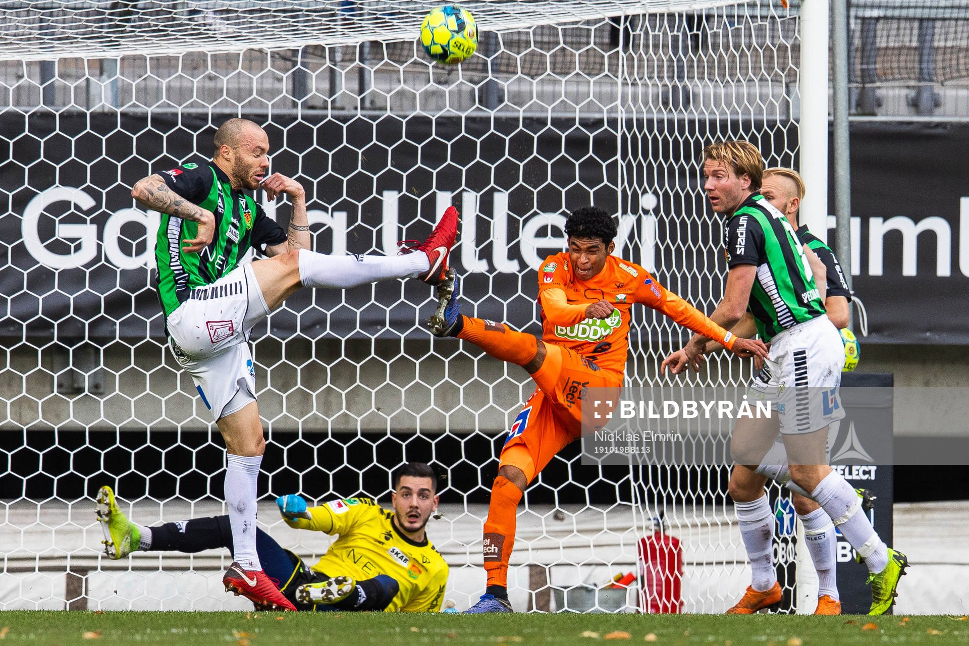 GAIS Henrique Moura Perillo och Varbergs Keanin Ayer Boya