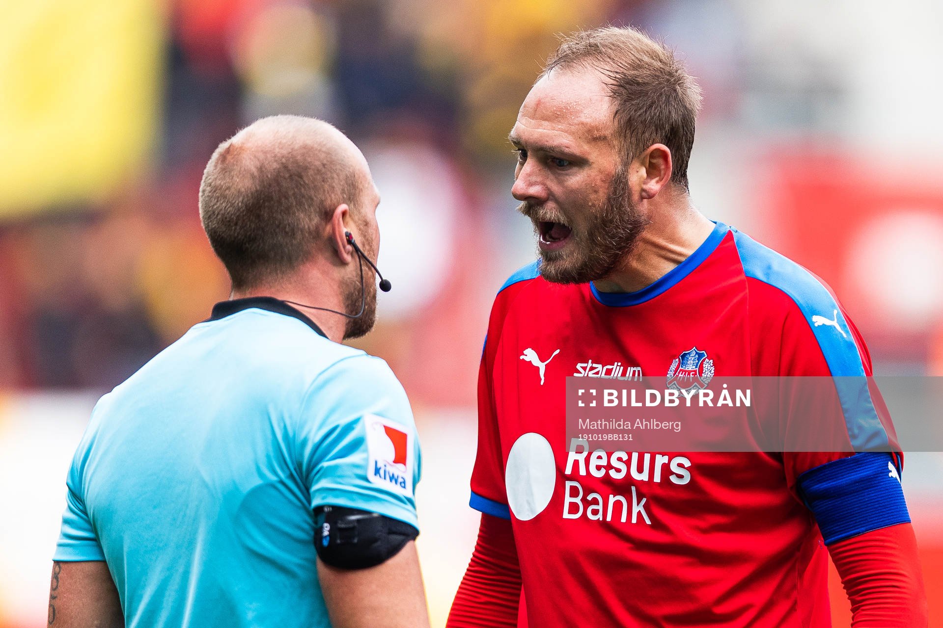 Helsingborgs Andreas Granqvist reagerar mot domare Patrik