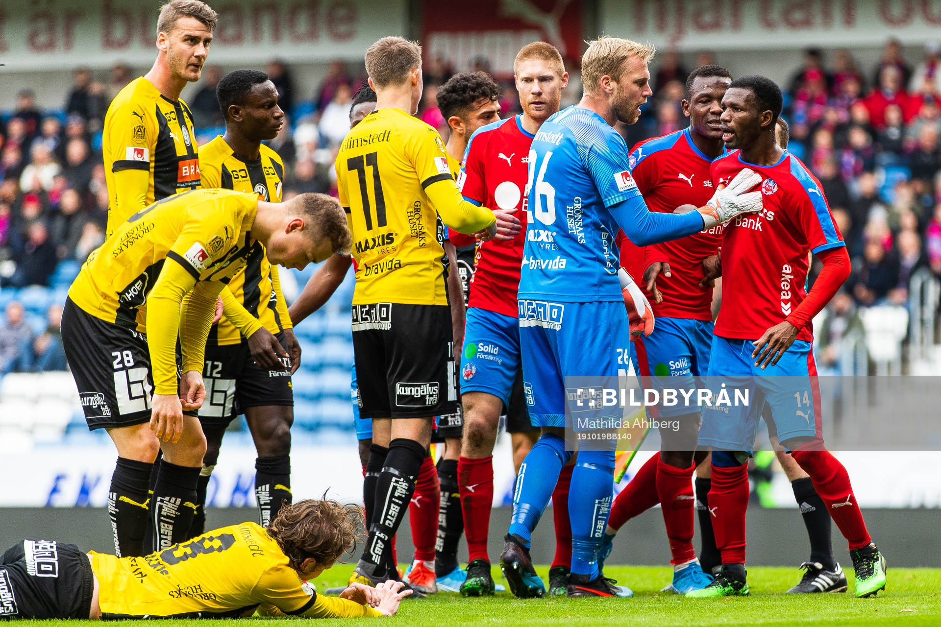 Häckens målvakt Peter Abrahamsson håller undan