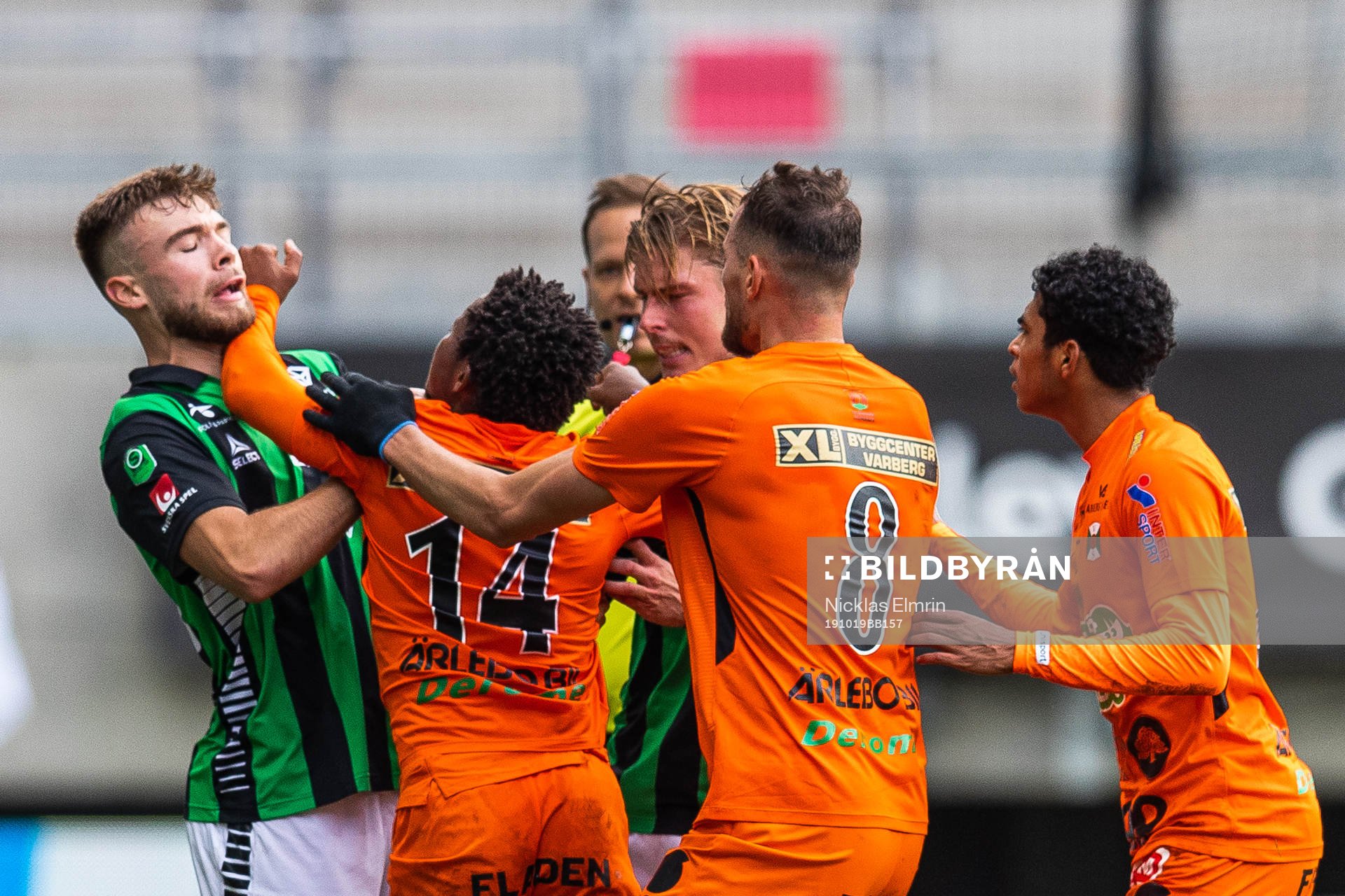 Varbergs Adama Fofana får rött kort