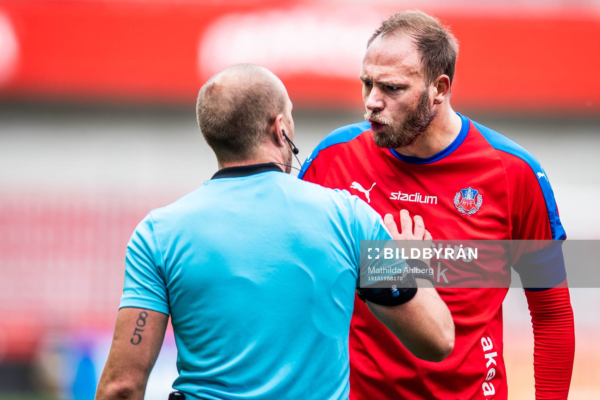 Helsingborgs Andreas Granqvist reagera mot domare Patrik