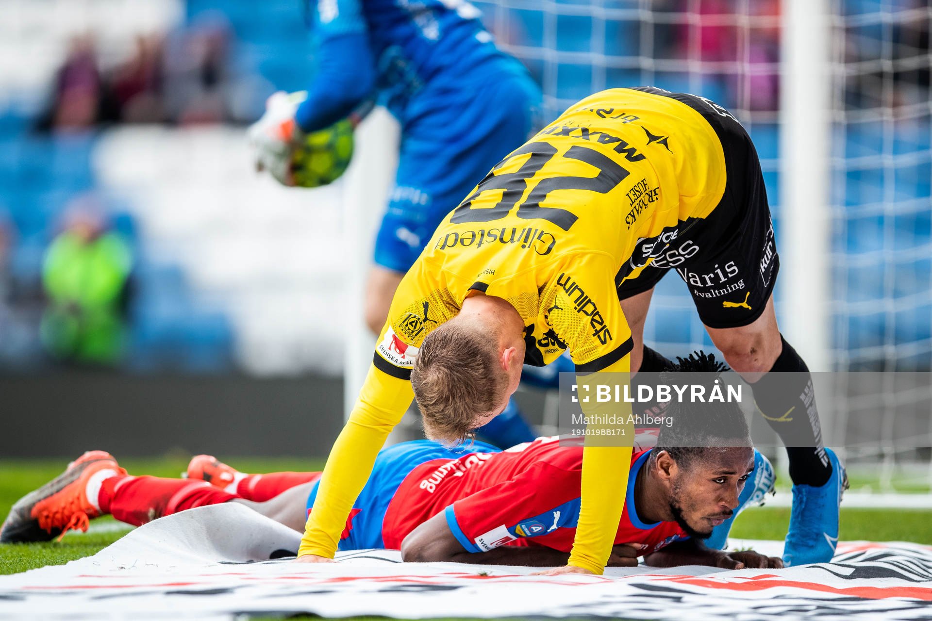 Helsingborgs Mamudu Moro och Häckens Adam Andersson