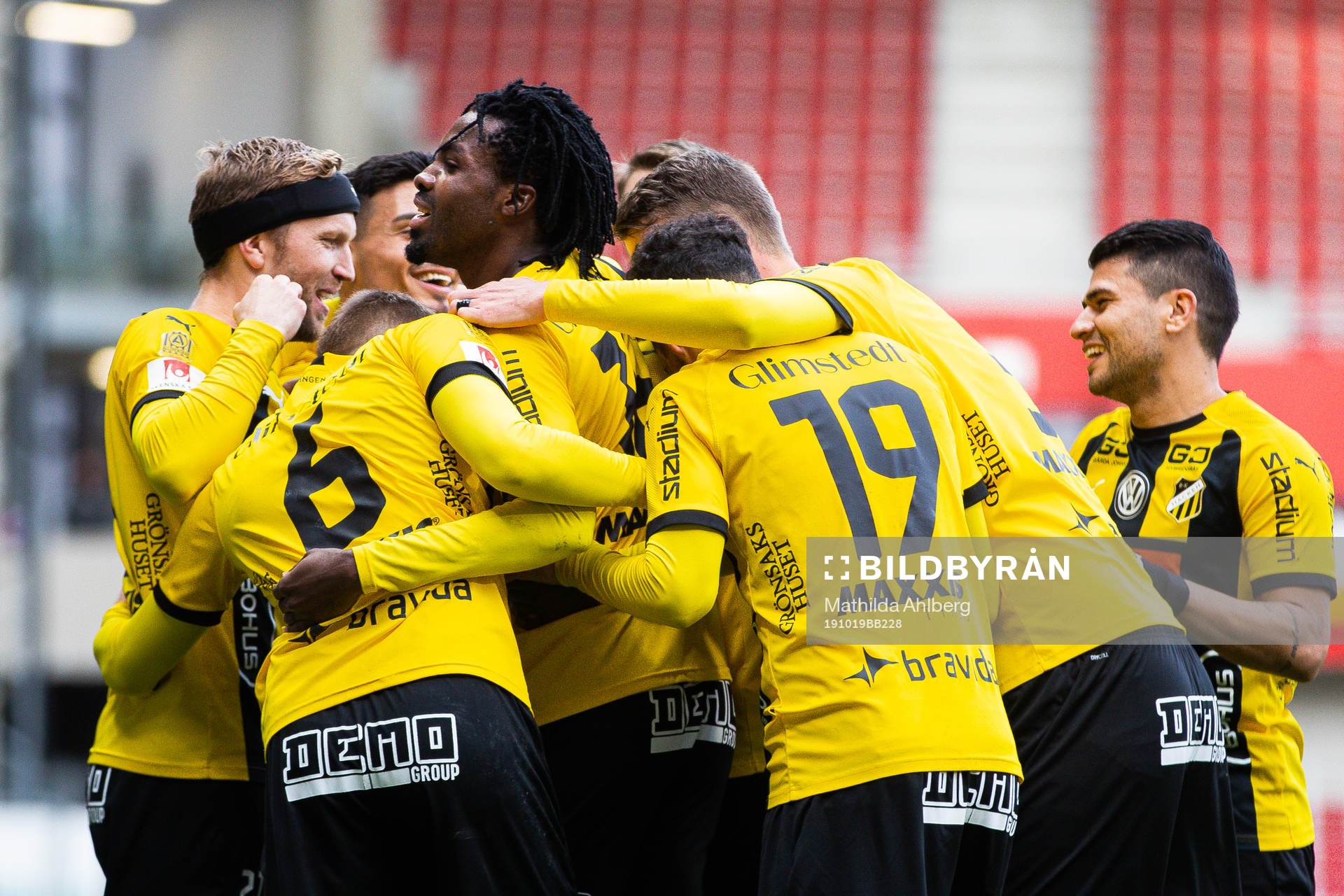 Häckens Kwame Kizito jublar med lagkamrater