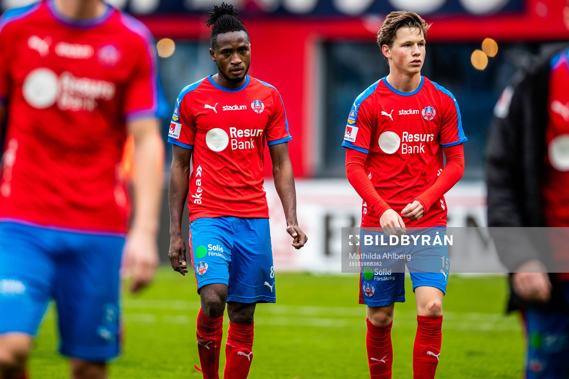 Helsingborgs Mamudu Moro och Max Svensson deppar