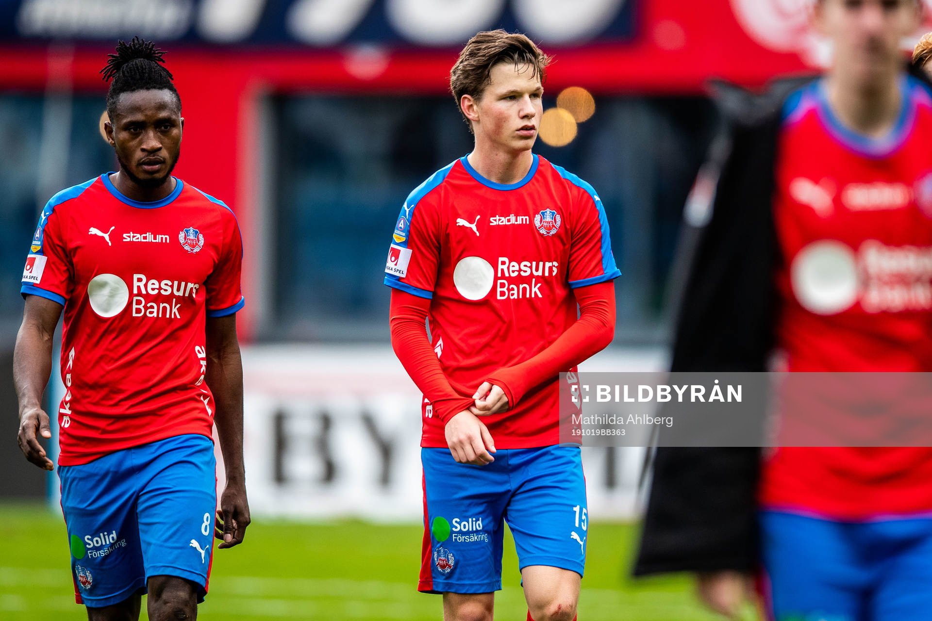 Helsingborgs Mamudu Moro och Max Svensson deppar