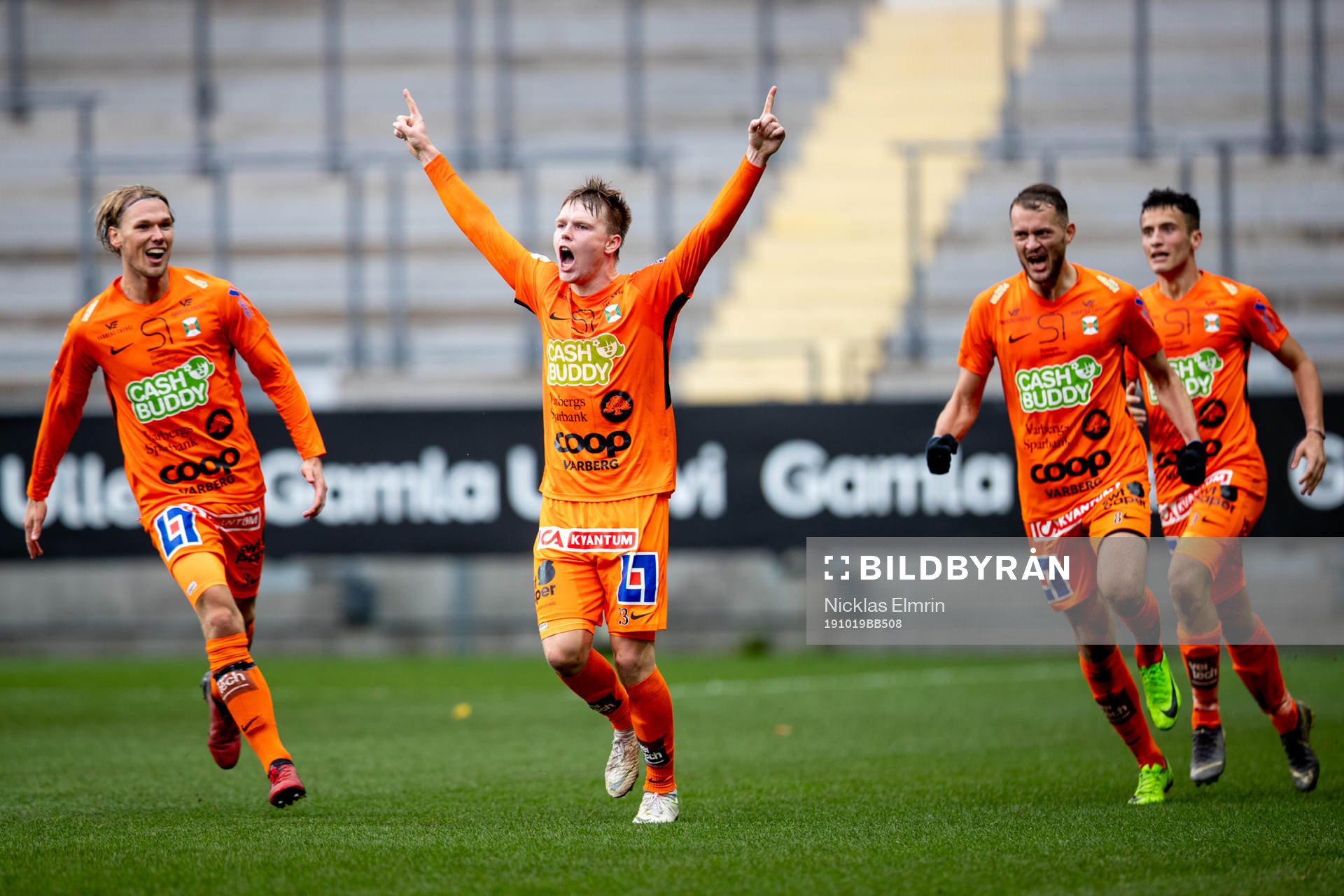 Varbergs Anton Liljenbäck och Hampus Zackrisson  jublar