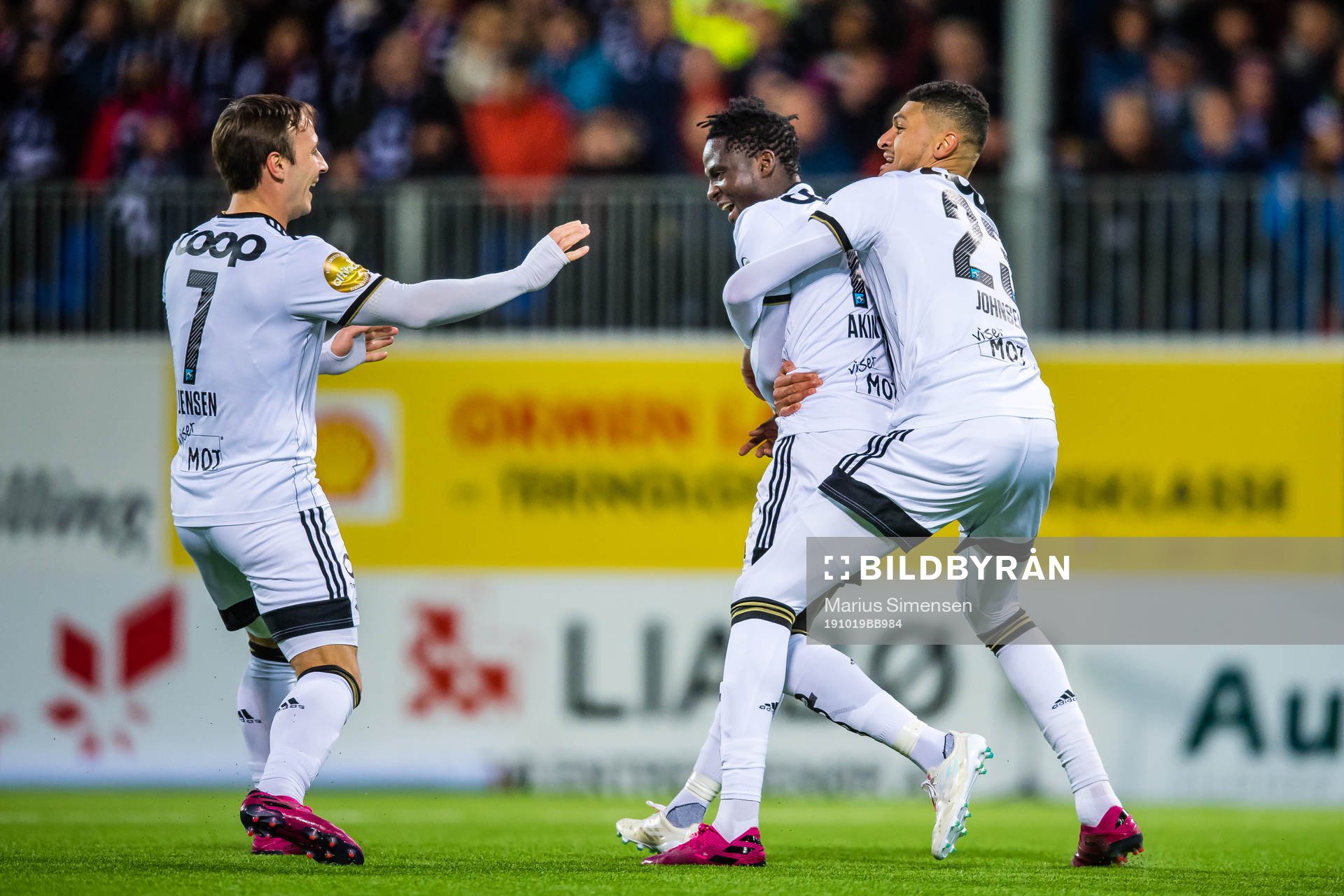 Babajide David Akintola of Rosenborg celebrates eith Mike