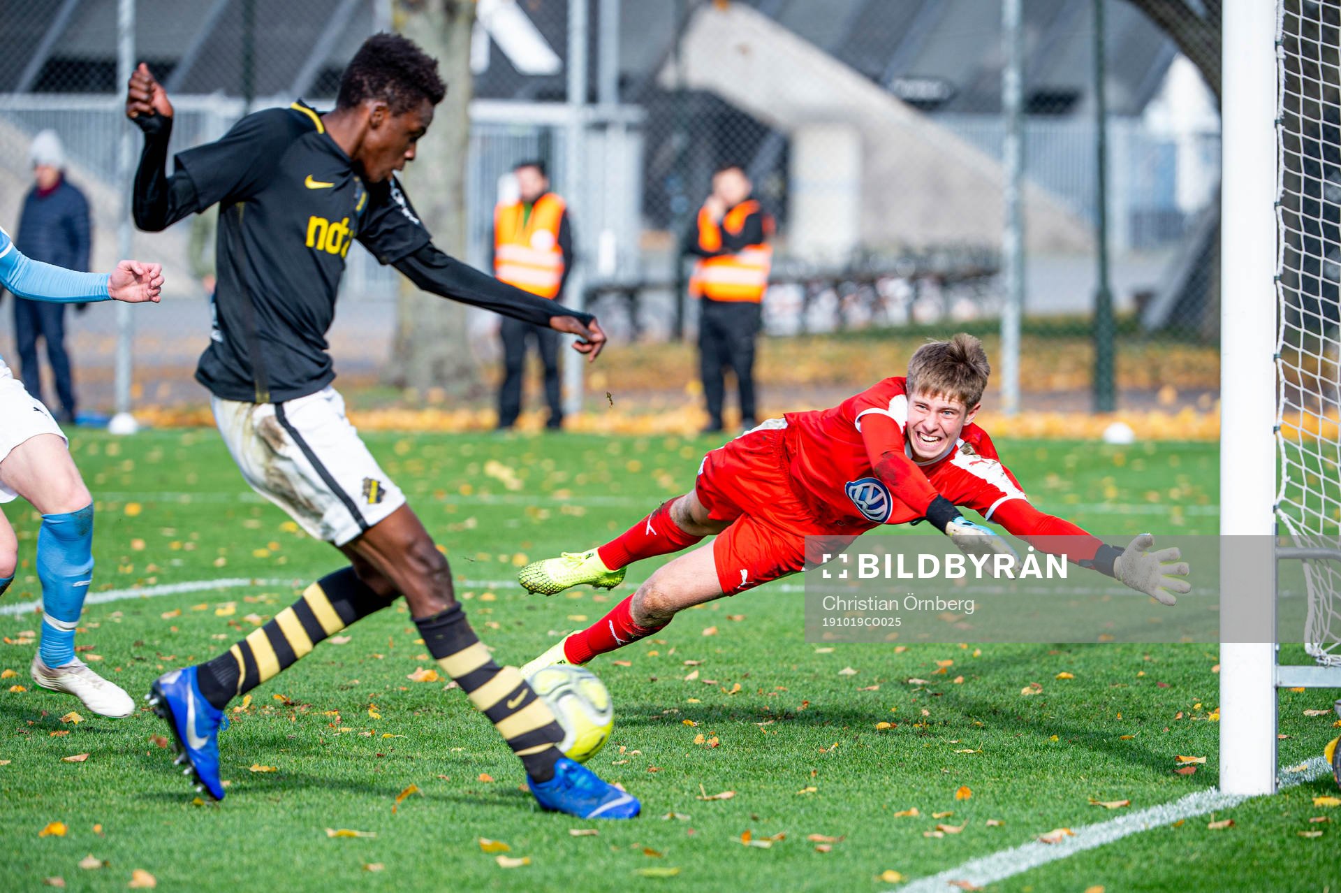 AIKs Hope Calvin Ddamulira Kabuye mot Malmös målvakt