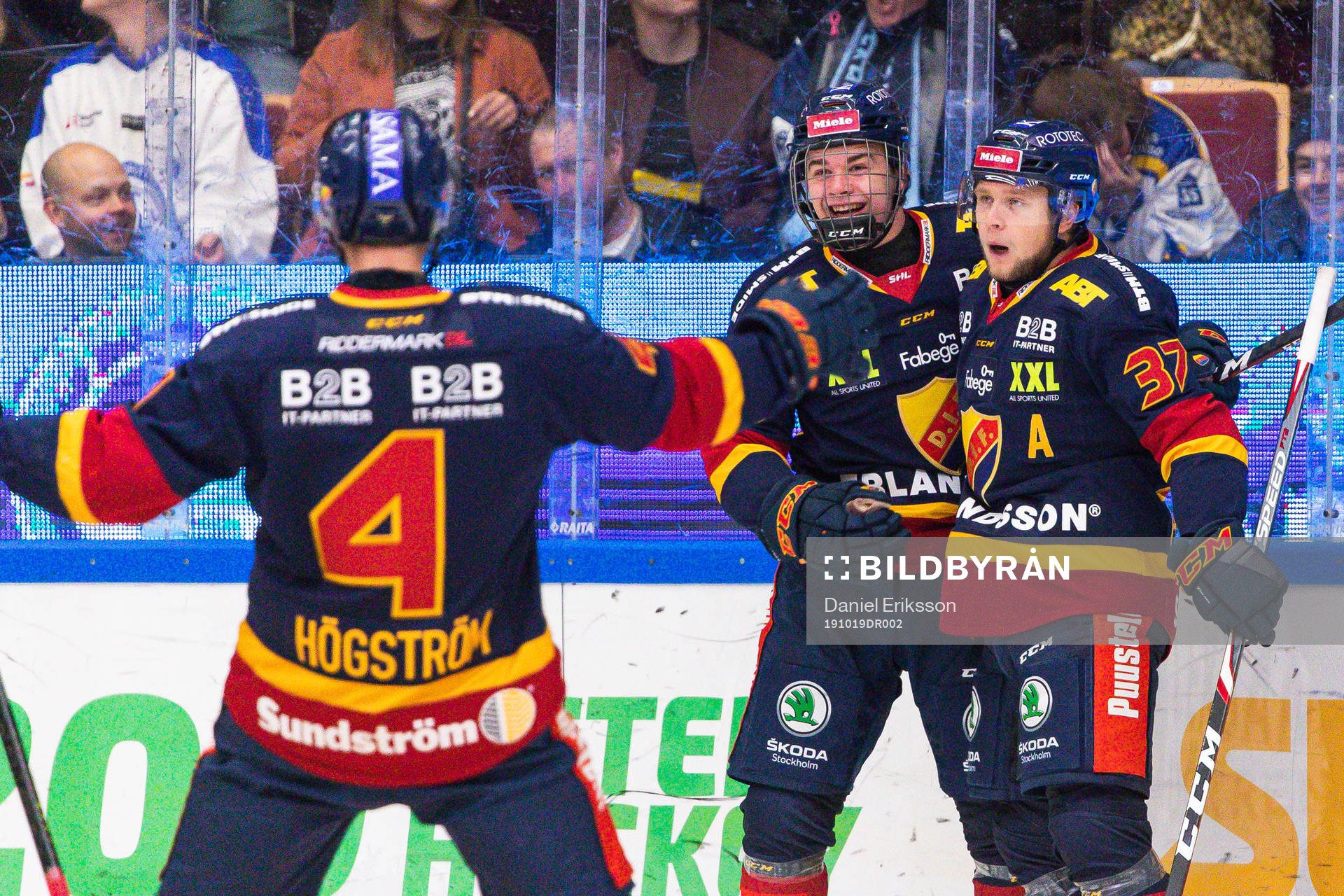 Djurgårdens Olle Alsing jublar med Jesper Pettersson