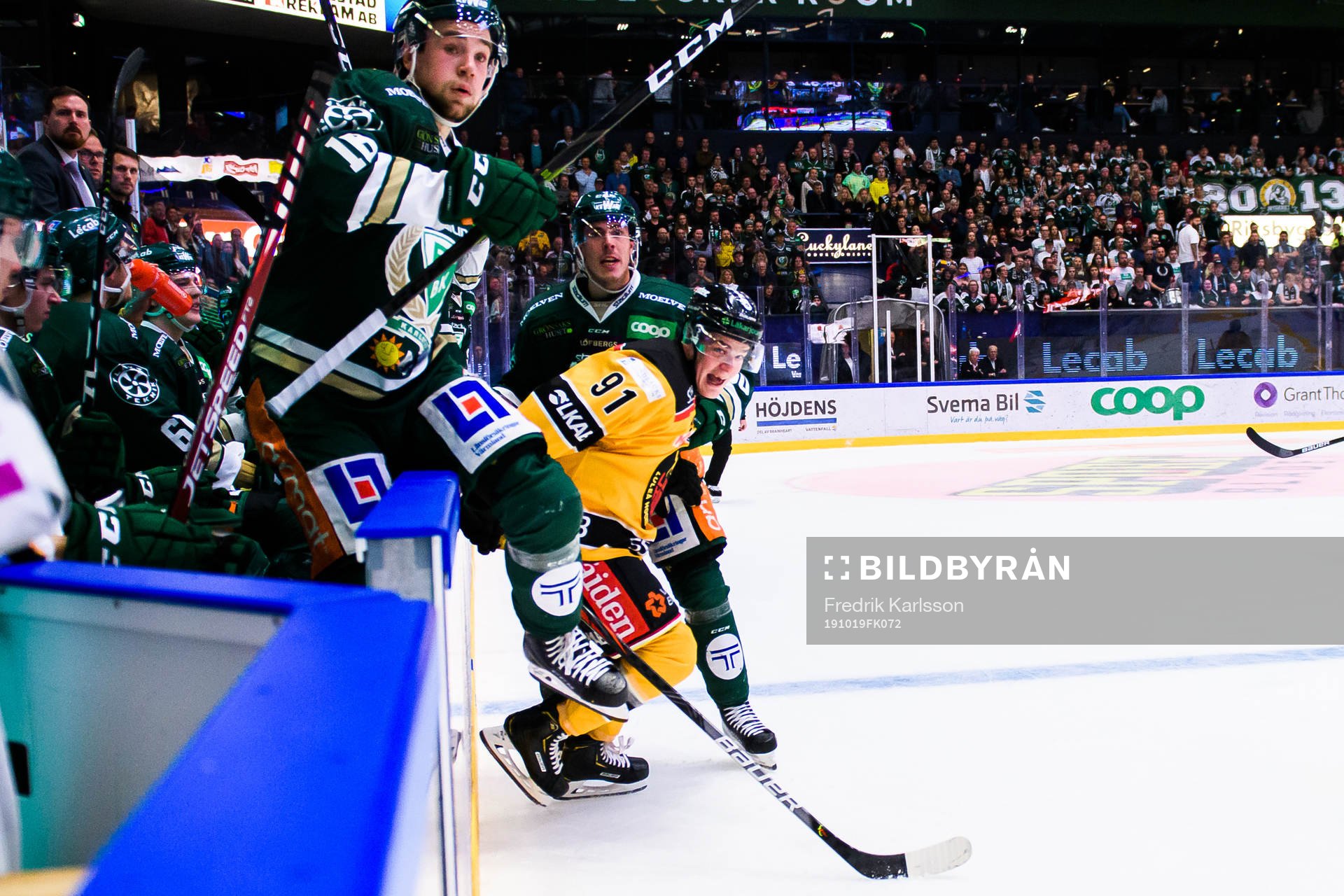 Färjestads Sebastian Erixon och Luleås Austin Farley