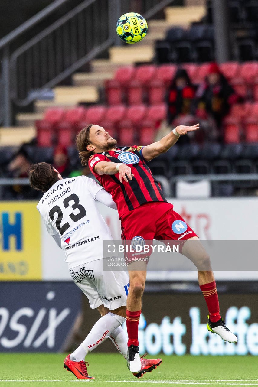 Östersunds Tom Pettersson och Sirius Philip Haglund i kamp