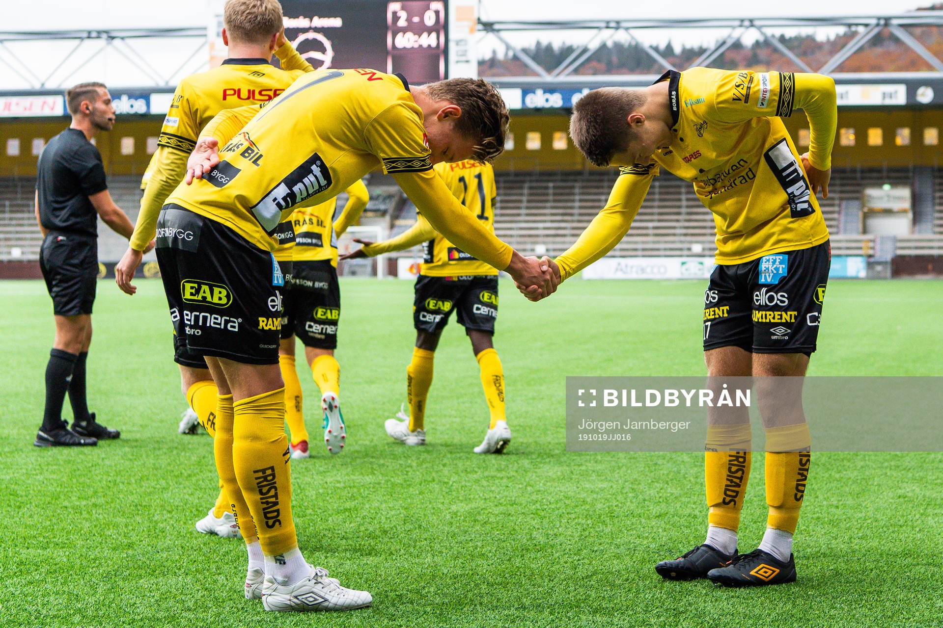Elfsborgs Gustav Broman och Noah Söderberg jublar