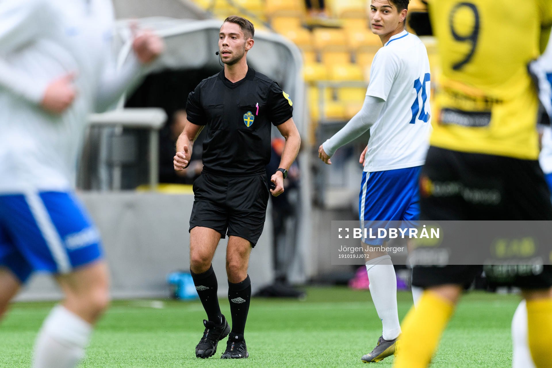 Domare Teddy Dahlin under fotbollsmatchen i U19 Allsvenskan mellan Elfsborg och IFK Norrköping den 19 oktober 2019 i Borås.