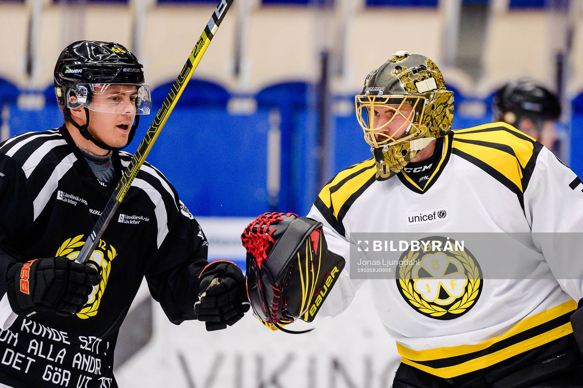 Brynäs Alexander Lindelöf och målvakt Joacim Eriksson