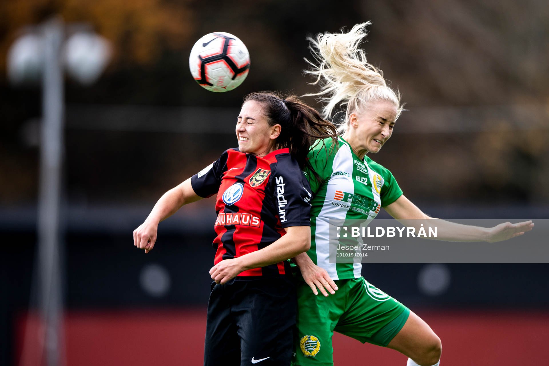 Brommapojkarnas  Rebecka Lundblad Roth och Hammarbys Jonna