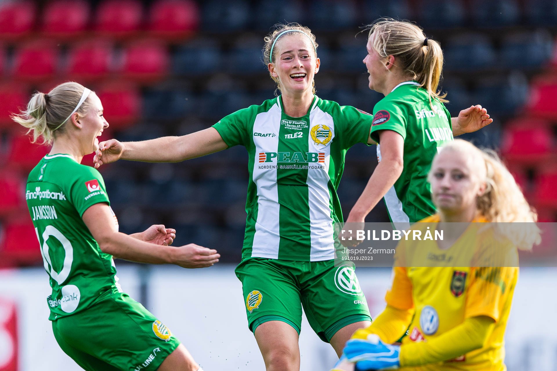 Hammarbys Emma Jansson och Filippa Graneld jublar med Hanna