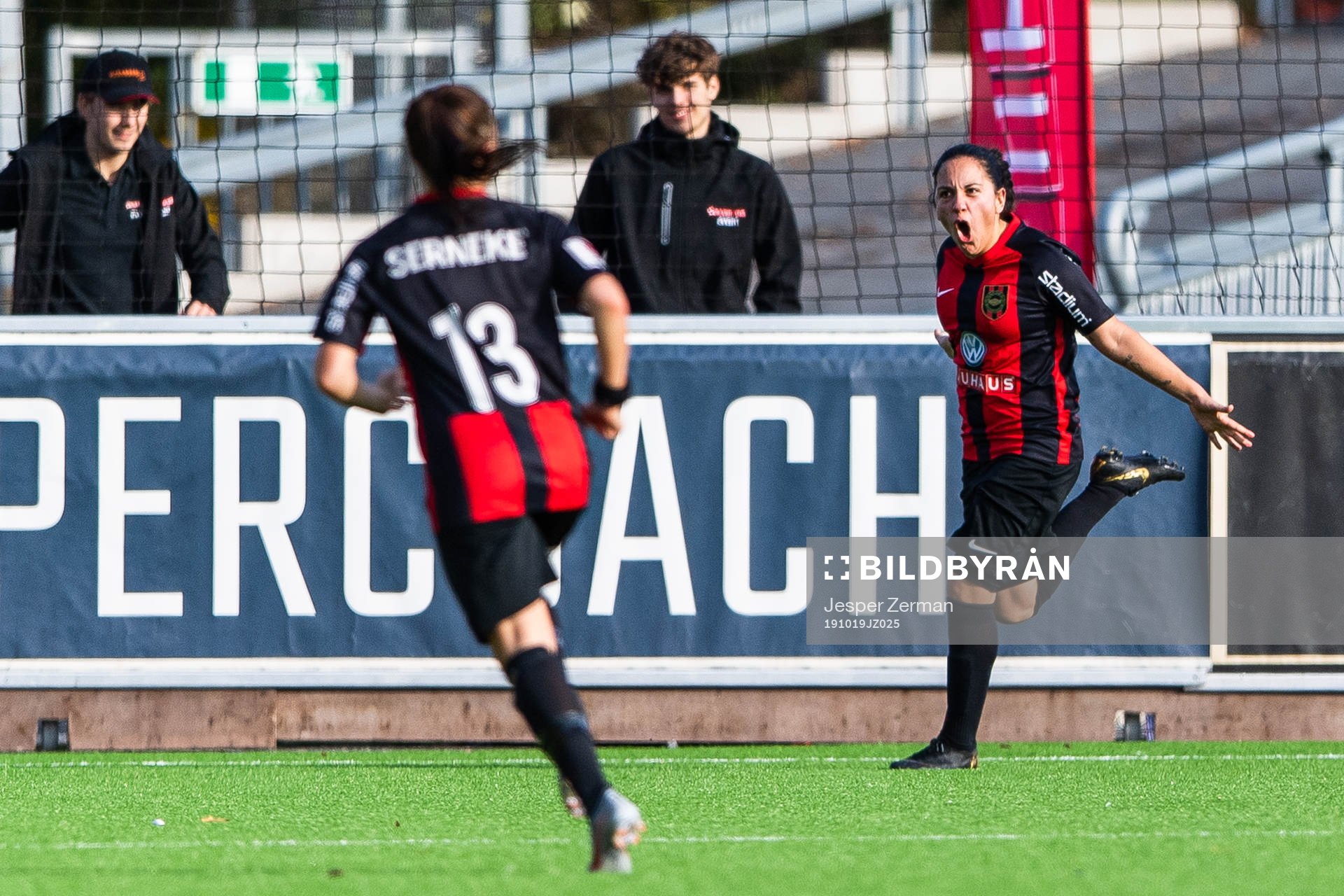 Brommapojkarnas Michelle Rojas Flores jublar