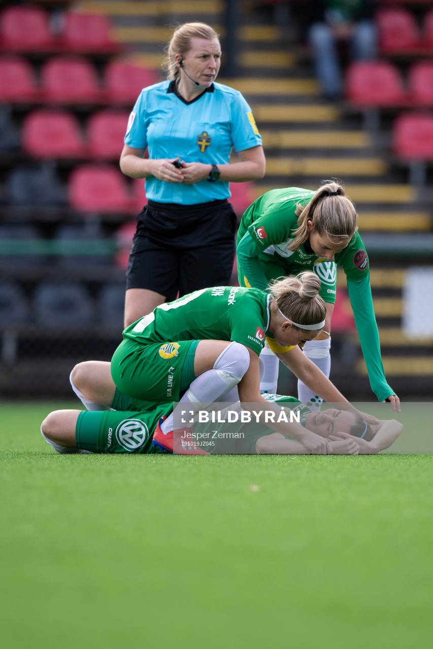 Hammarbys Helén Eke ligger ned