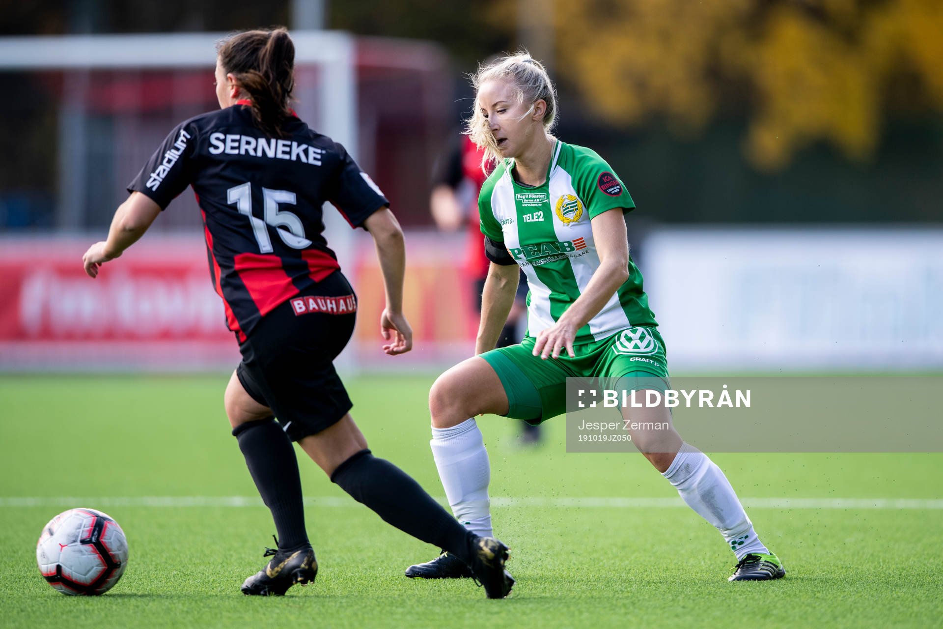 Brommapojkarnas  Rebecka Lundblad Roth och Hammarbys Jonna