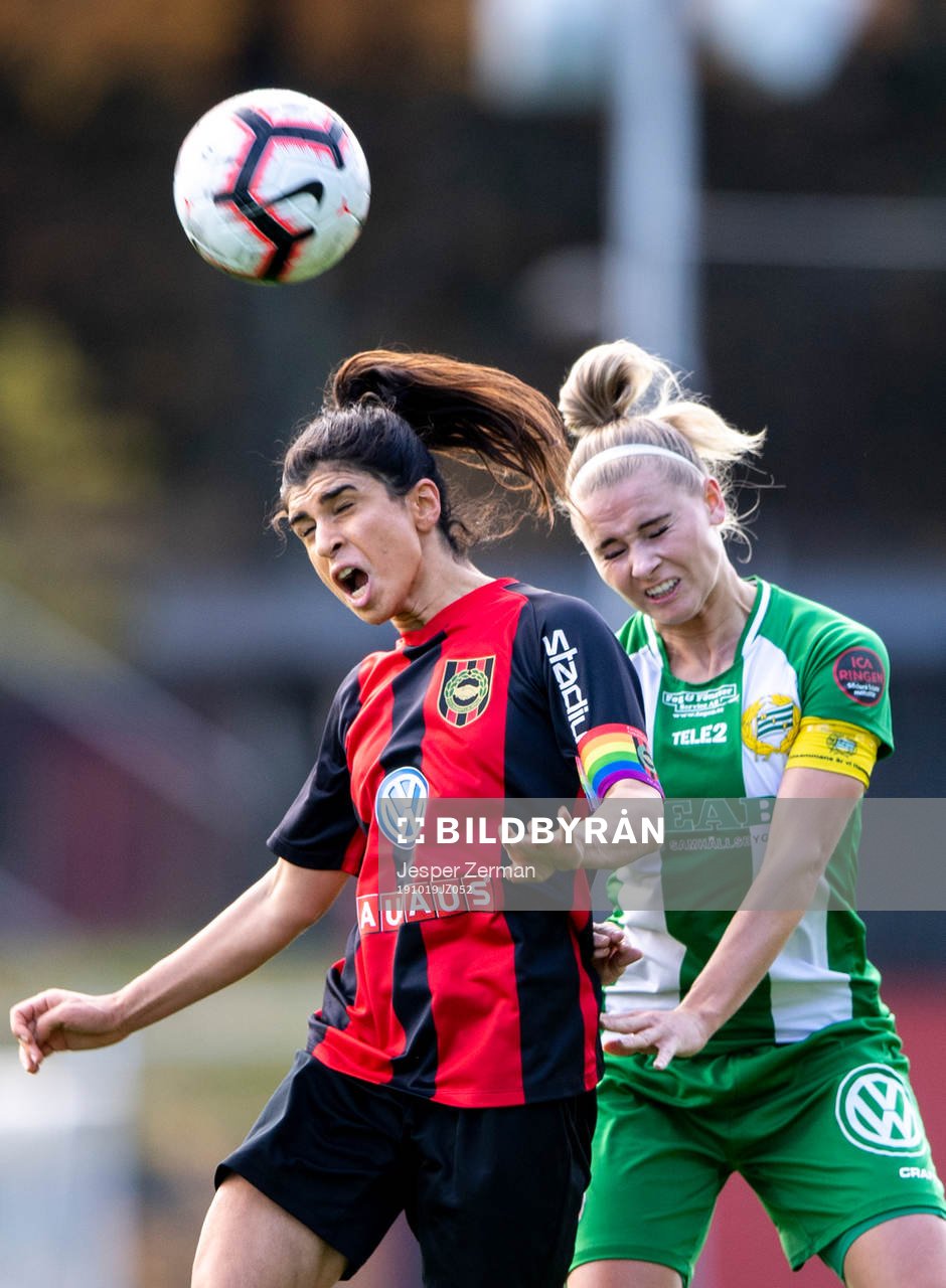 Brommapojkarnas  Aisha Faiqi och Hammarbys Emma Jansson