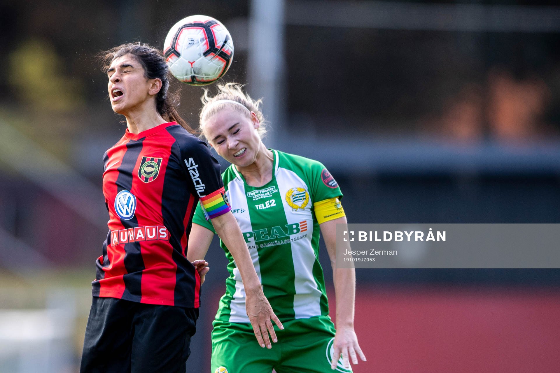 Brommapojkarnas  Aisha Faiqi och Hammarbys Emma Jansson