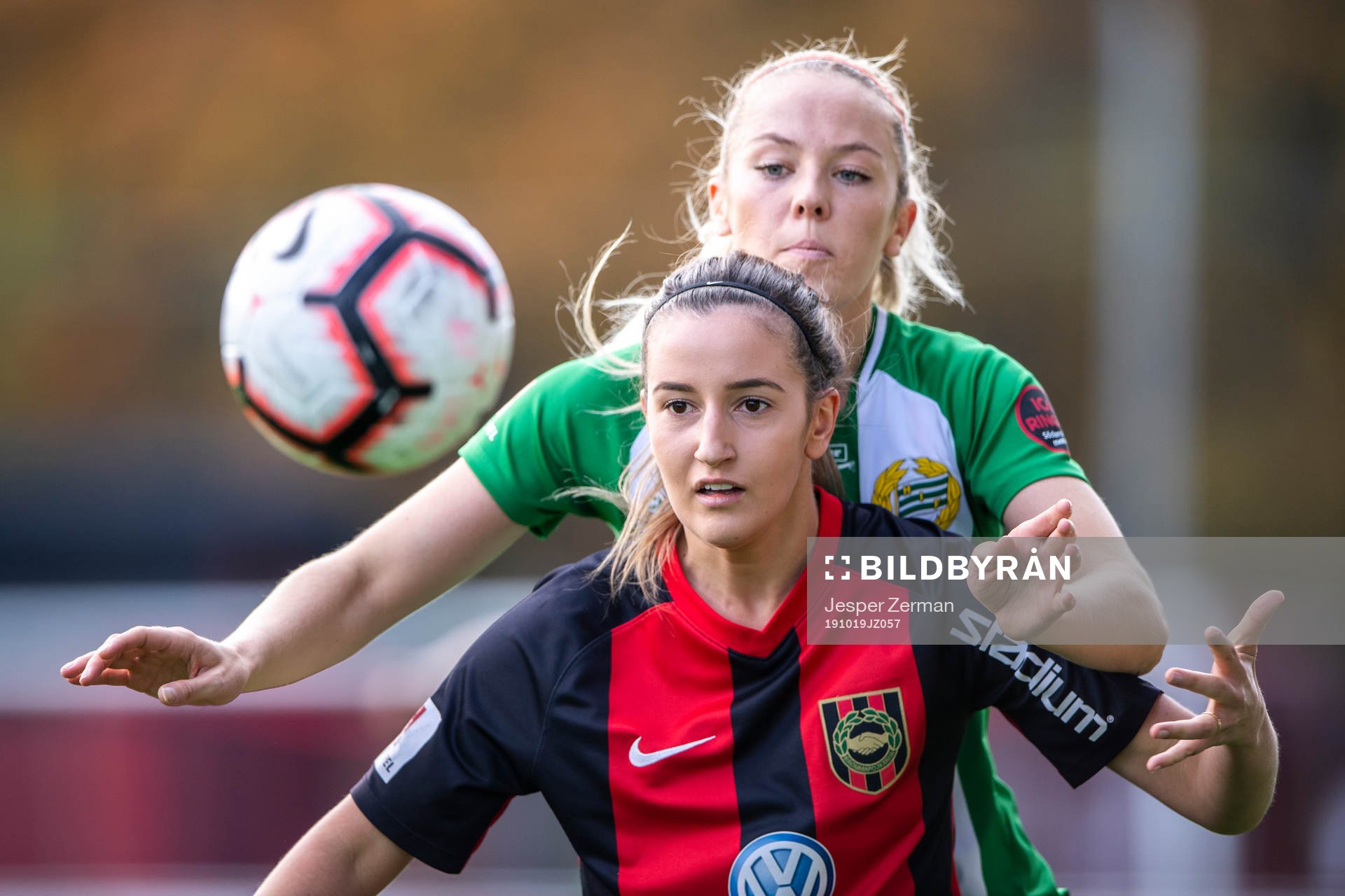 Brommapojkarnas  Daniella Novakovic och Hammarbys Cathrine