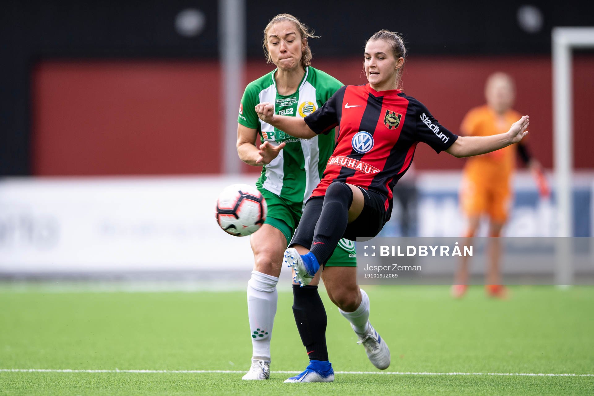 Hammarbys Fanny Johansson och Brommapojkarnas  Mathilda