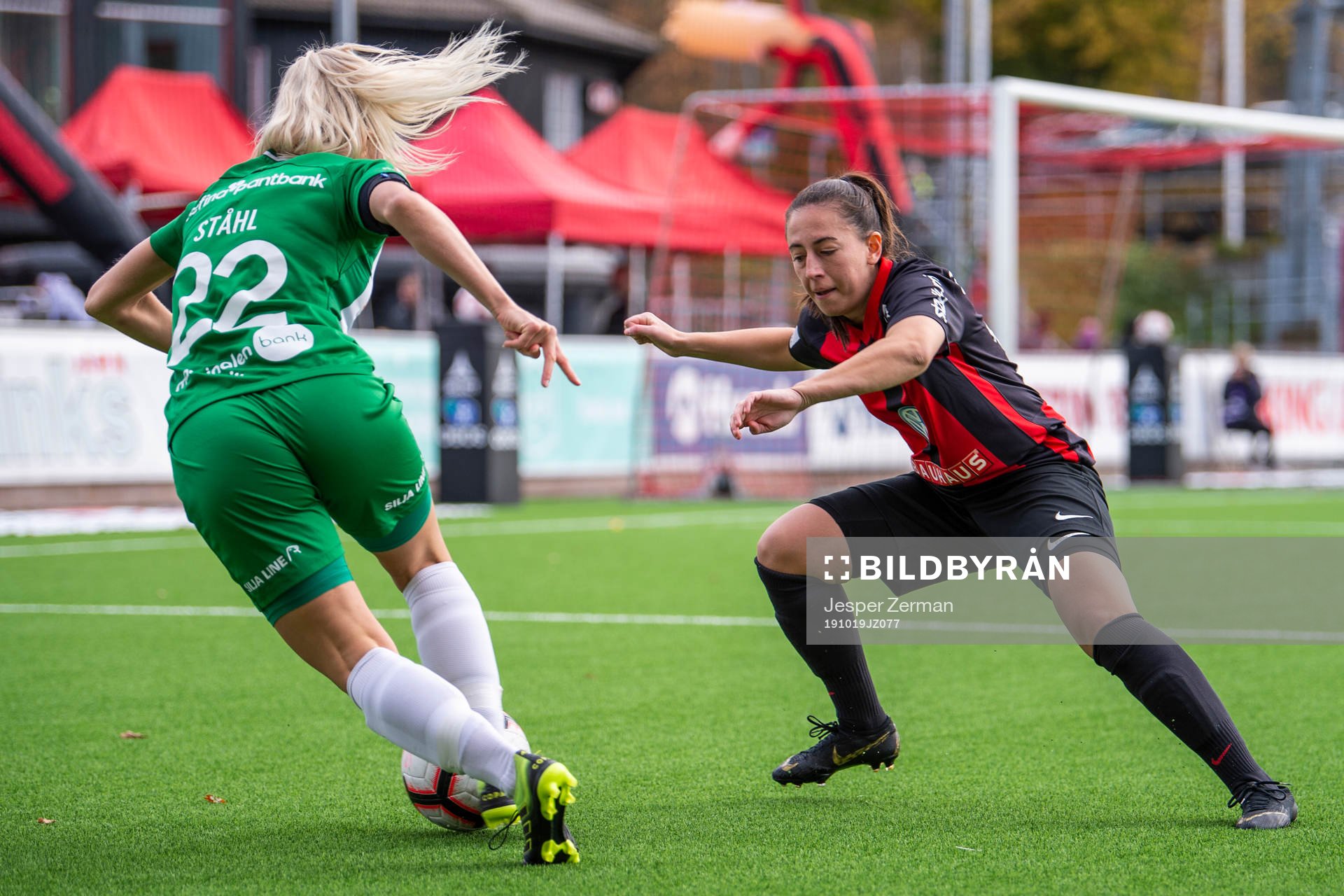 Hammarbys Jonna Ståhl och Brommapojkarnas  Rebecka