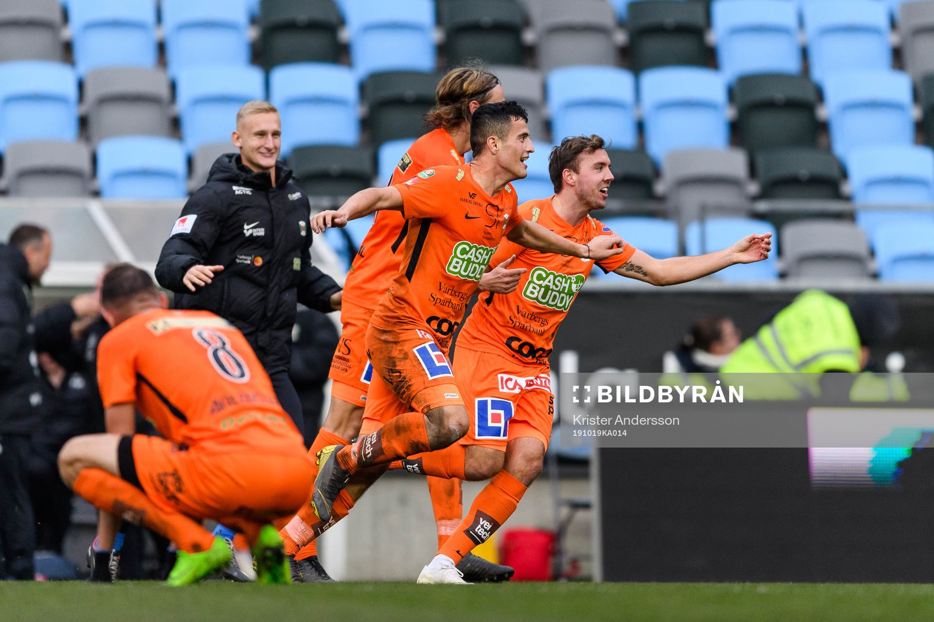 Varbergs Astrit Seljmani och Sebastian Möller jublar
