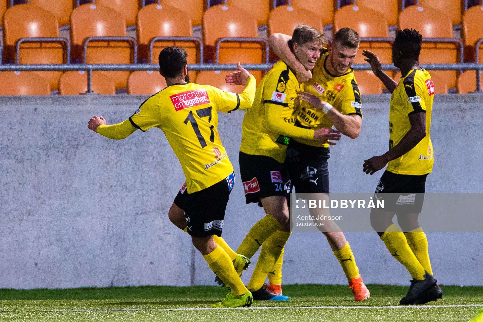 Mjällbys Taylor Silverholt jublar