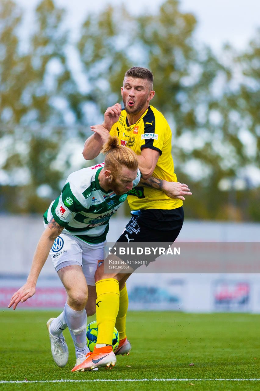 Västerås Calle Svensson och Mjällbys Erik Pärsson
