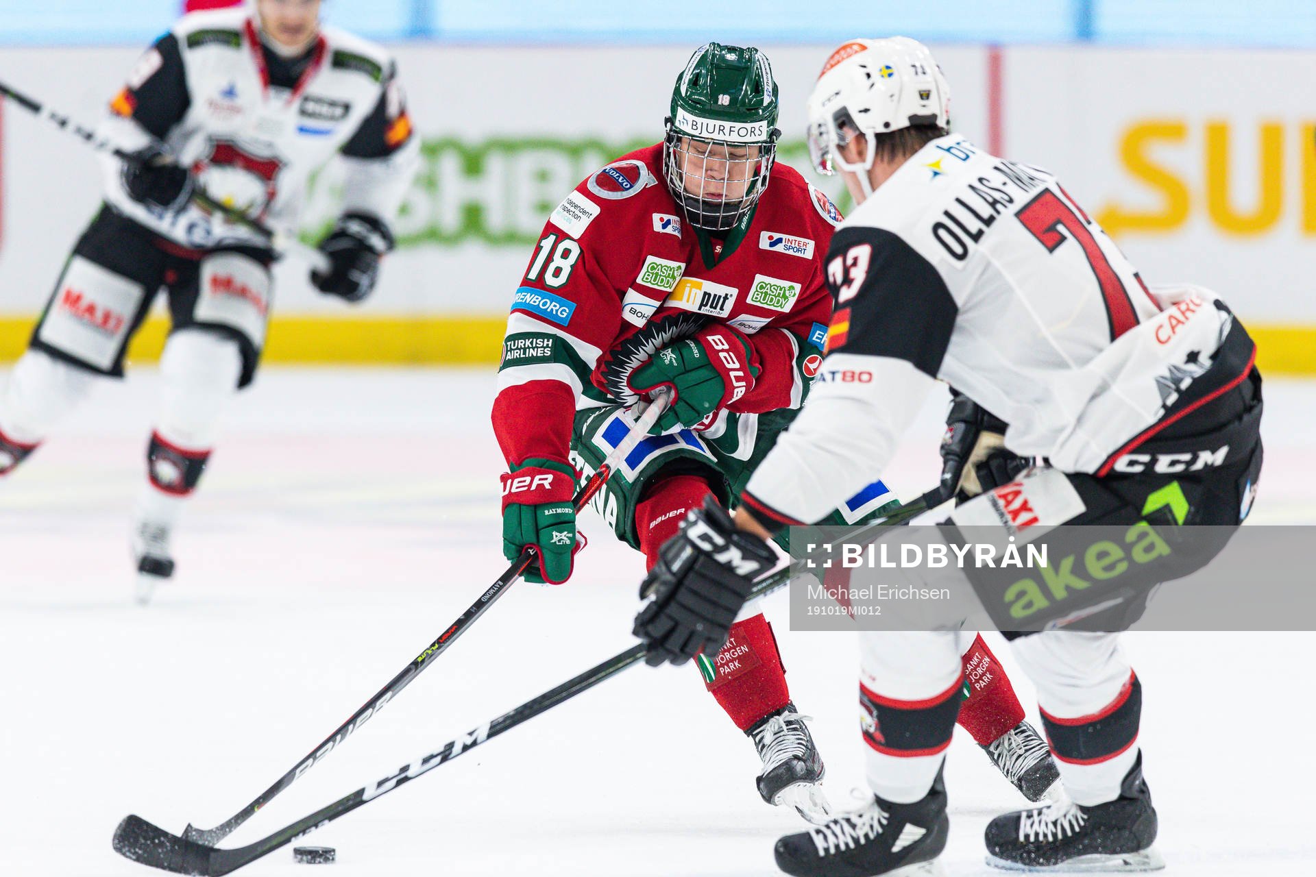 Frölundas Lucas Raymond och Malmö Redhawks Adam Ollas