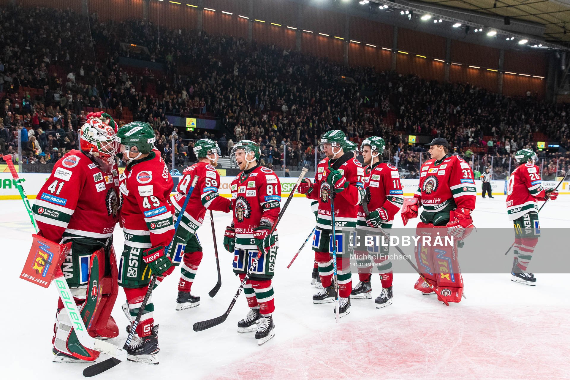 Frölundas målvakt Niklas Rubin jublar med Rhett Rakhshani