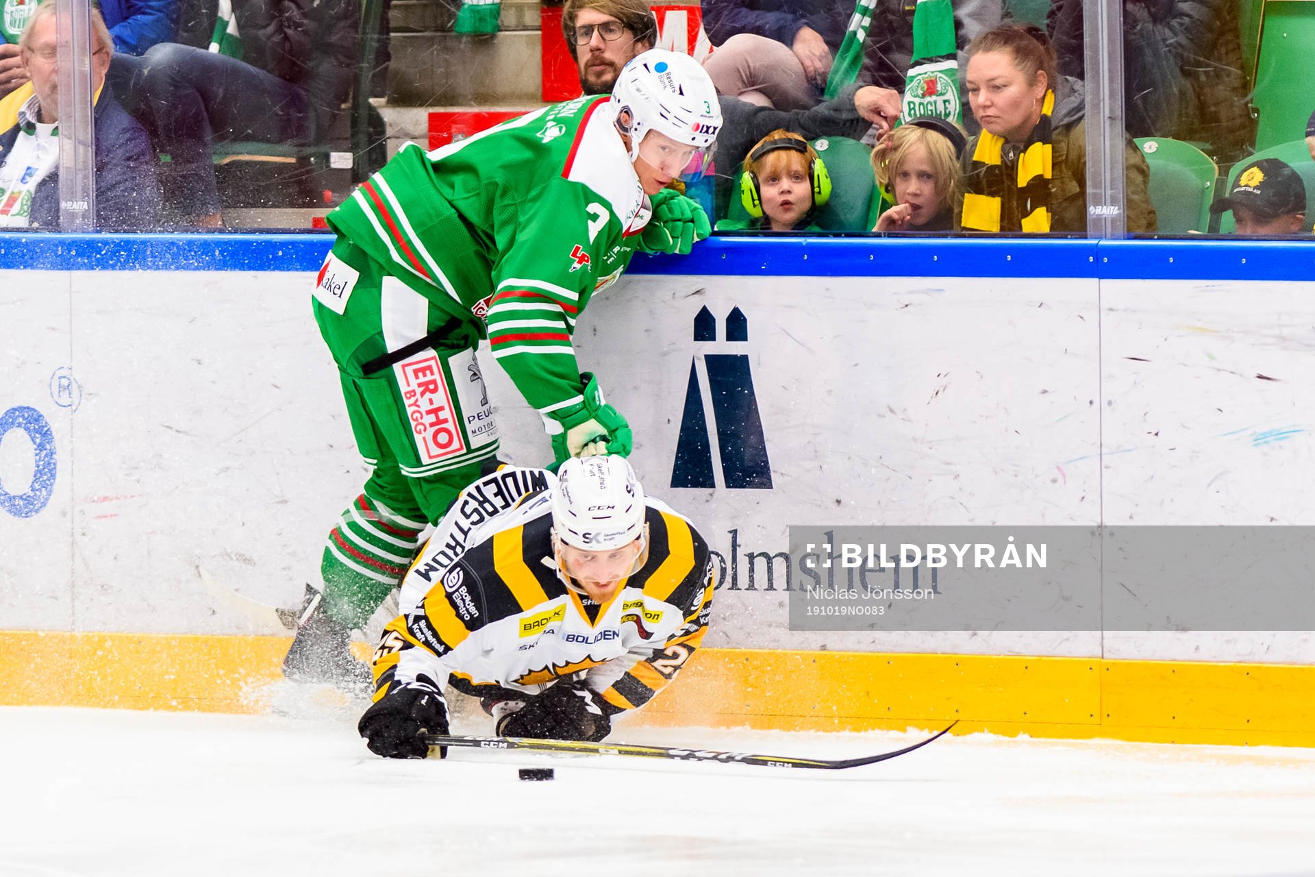 Rögles Daniel Bertov och Skellefteås  Pontus Widerström