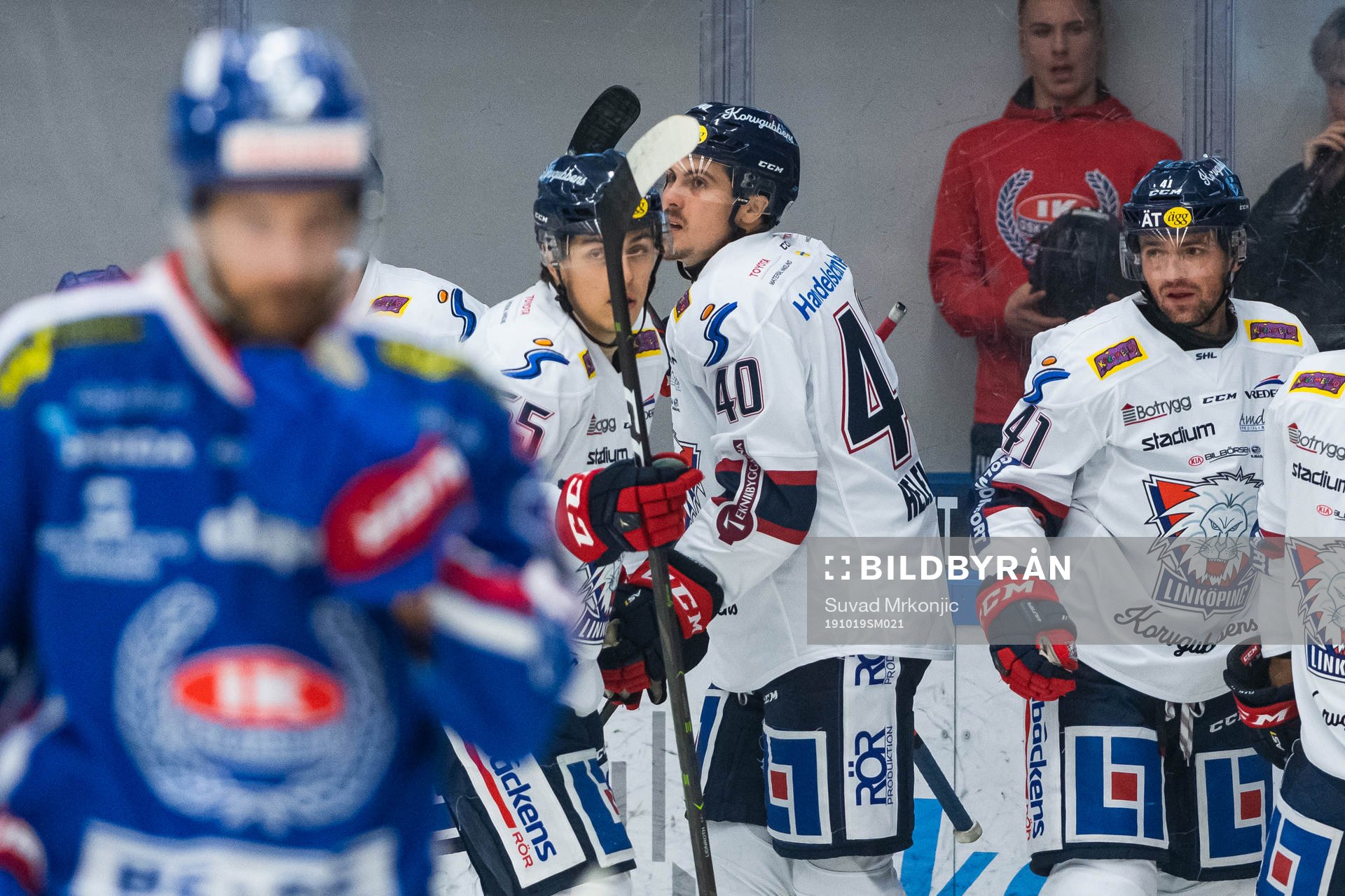Linköpings Adam Lelewka jublar med lagkamrater