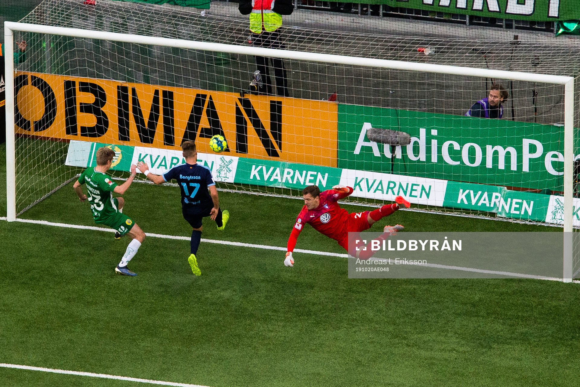 Hammarbys Aron Johannsson och Malmö FFs Rasmus Bengtsson