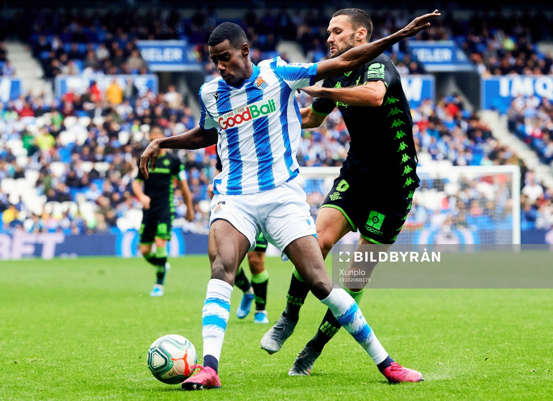 Alexander Isak of Real Sociedad battles for the ball with