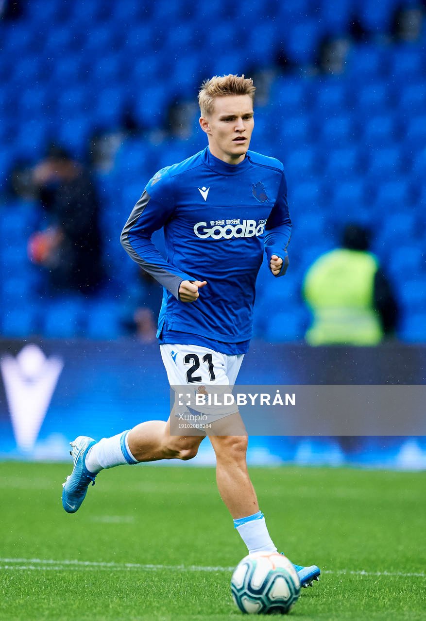 Martin Odegaard of Real Sociedad warms up
