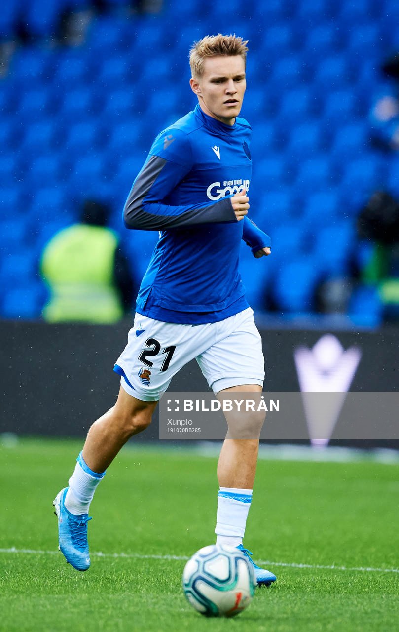Martin Odegaard of Real Sociedad warms up