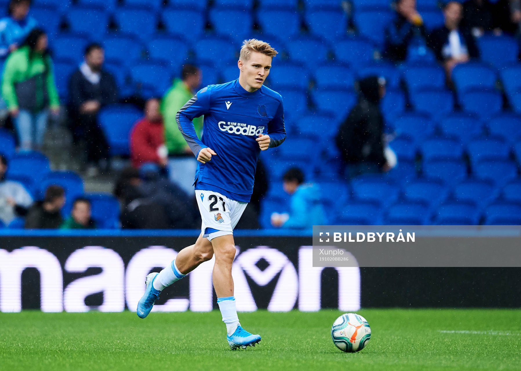 Martin Odegaard of Real Sociedad warms up during the La Liga match between Real Sociedad and Real Betis Balompie on October 20, 2019 in San Sebastian, Spain.