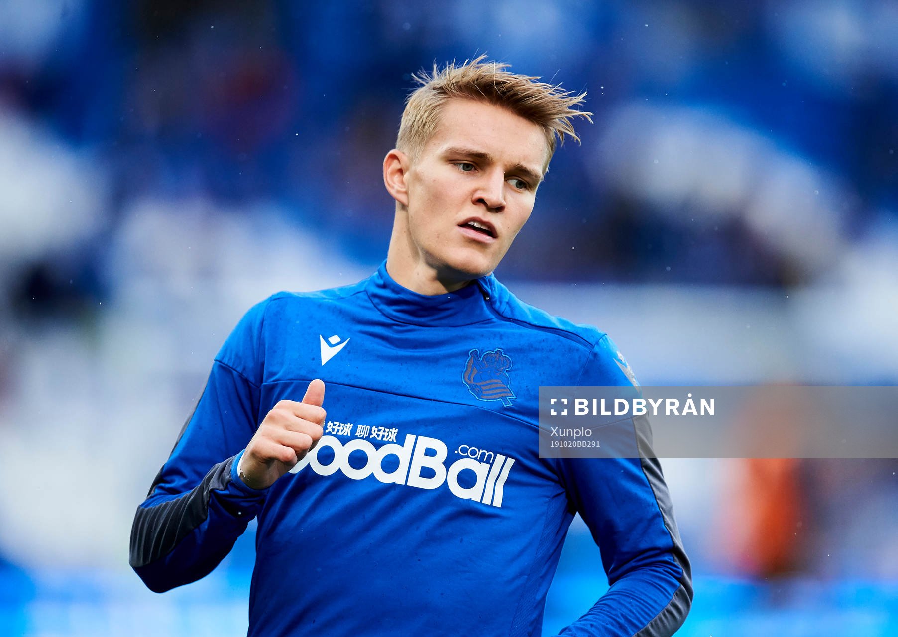 Martin Odegaard of Real Sociedad warms up
