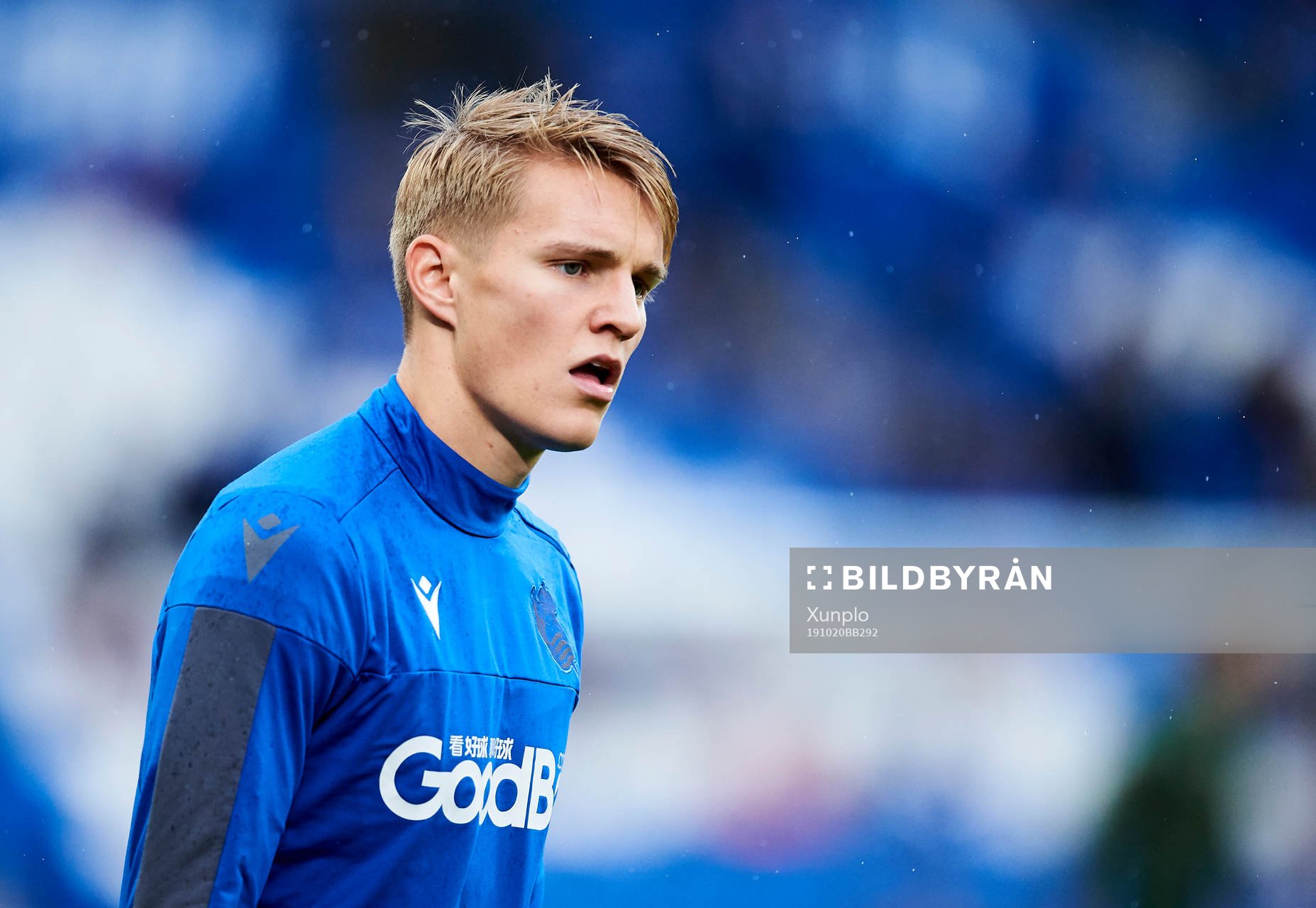Martin Odegaard of Real Sociedad warms up