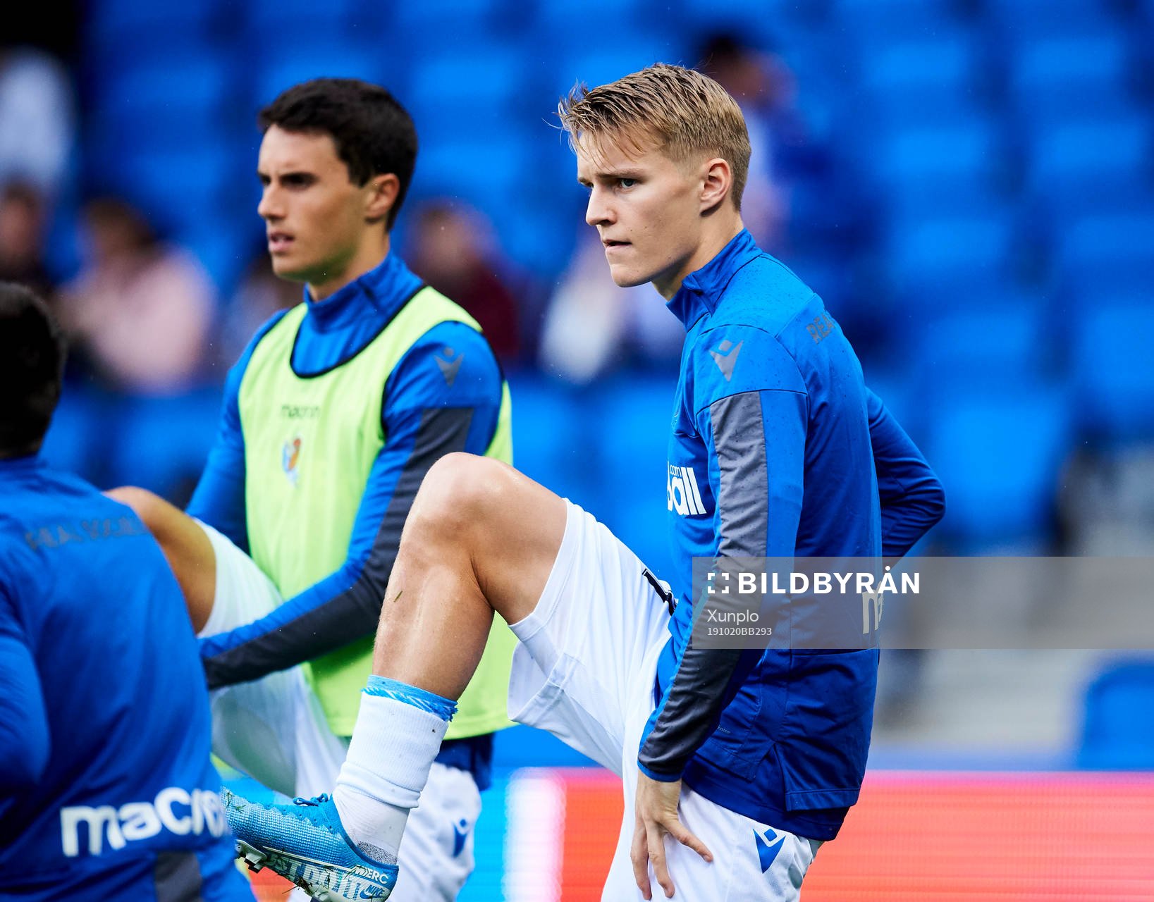 Martin Odegaard of Real Sociedad warms up