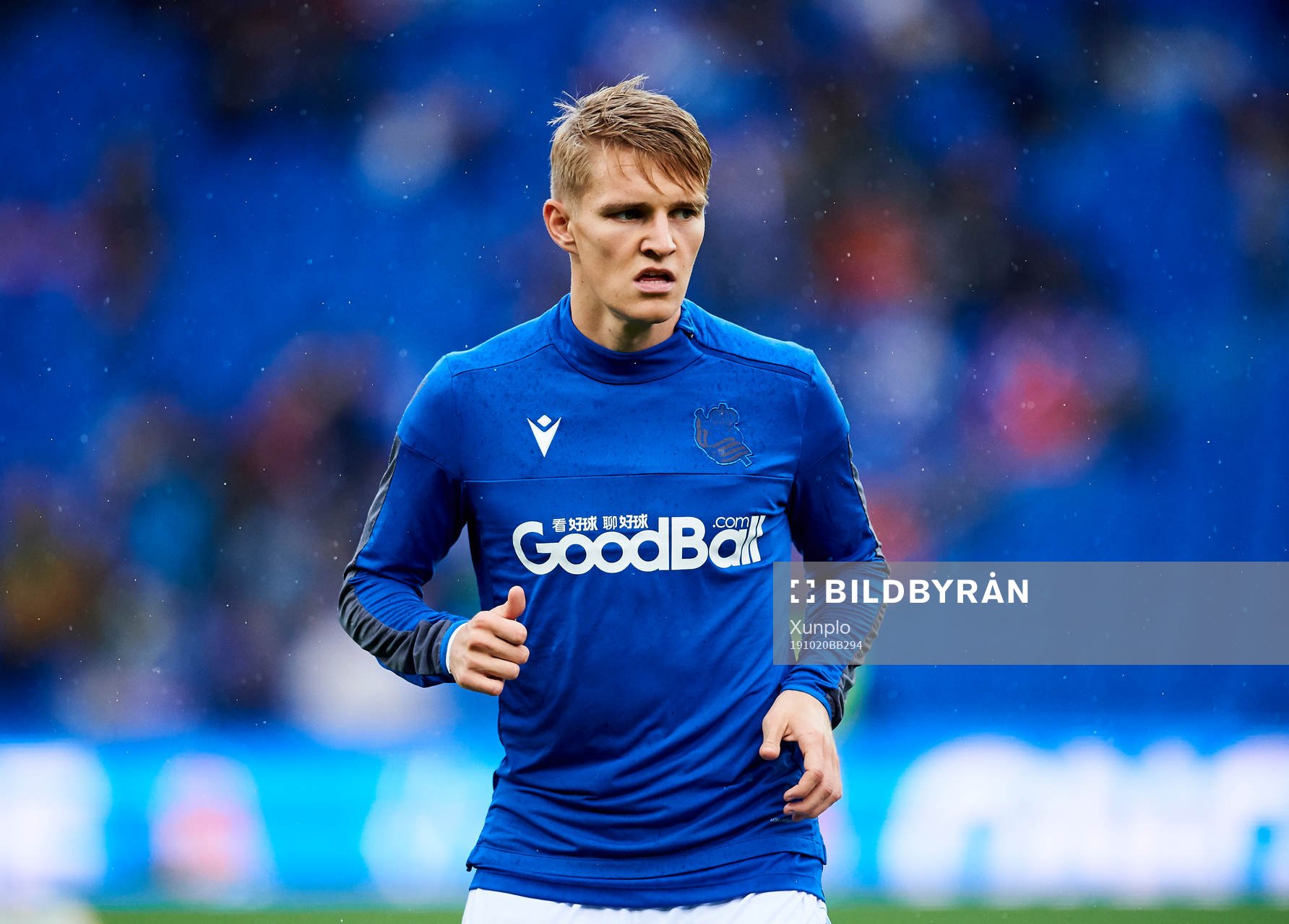 Martin Odegaard of Real Sociedad warms up