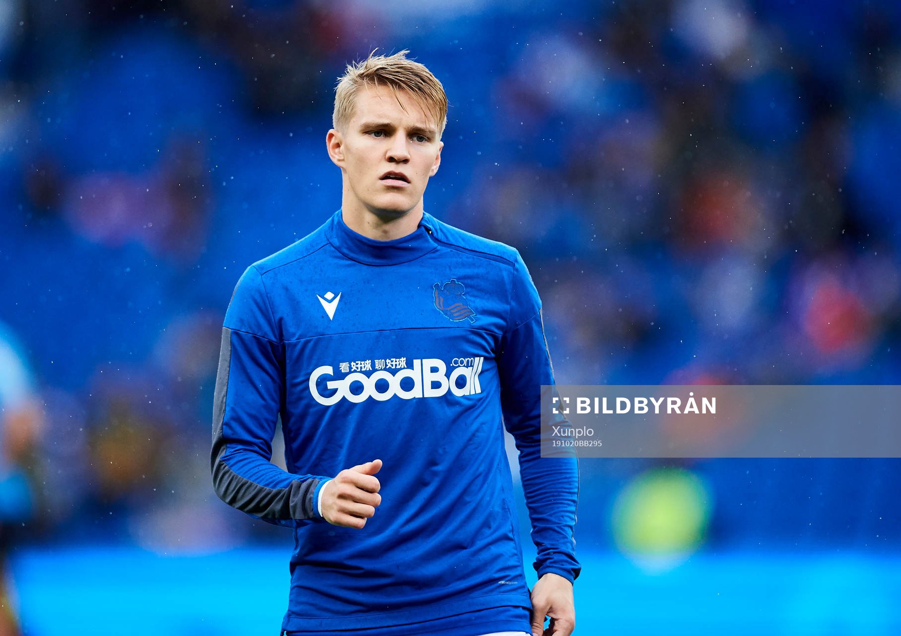 Martin Odegaard of Real Sociedad warms up