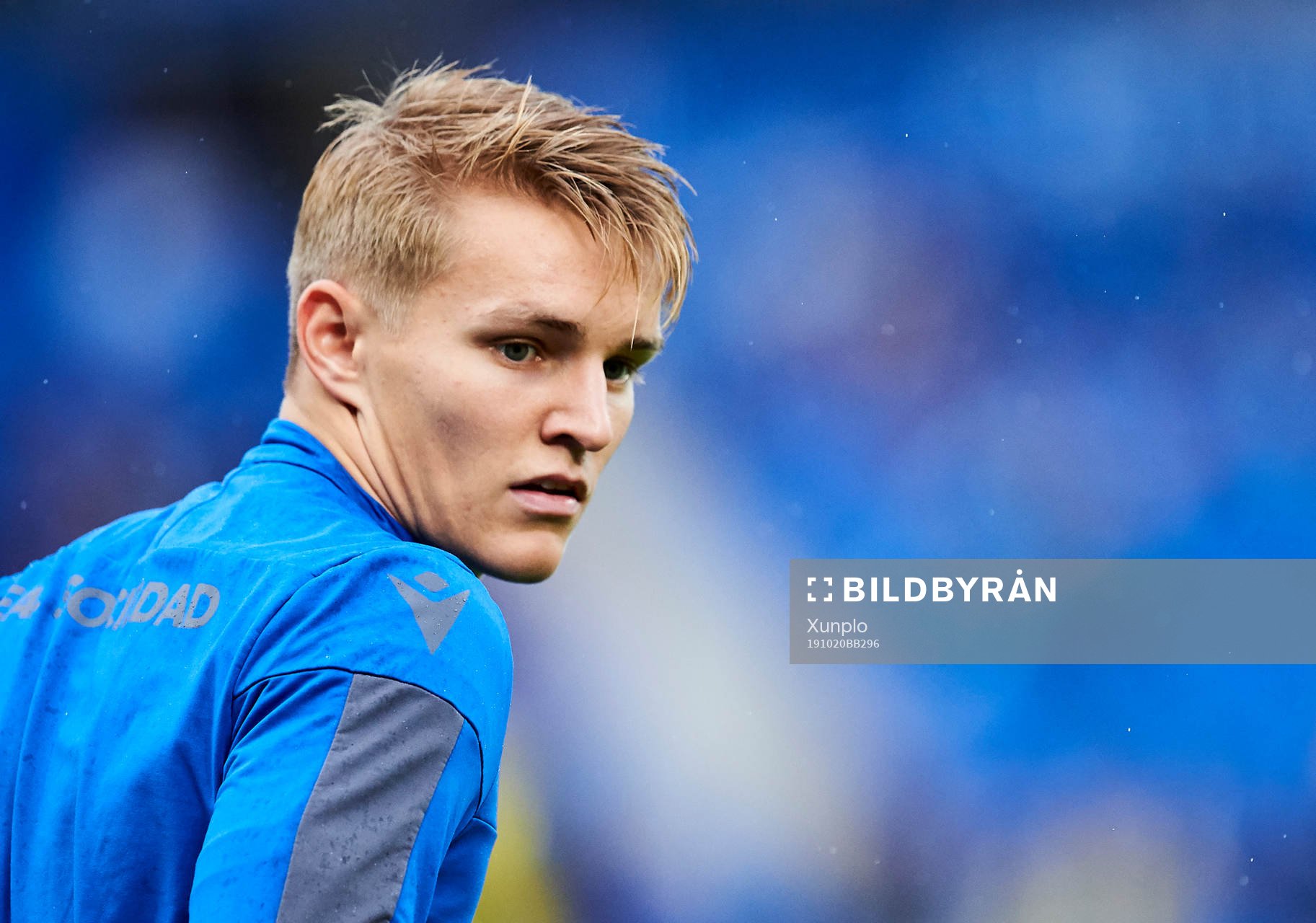 Martin Odegaard of Real Sociedad warms up