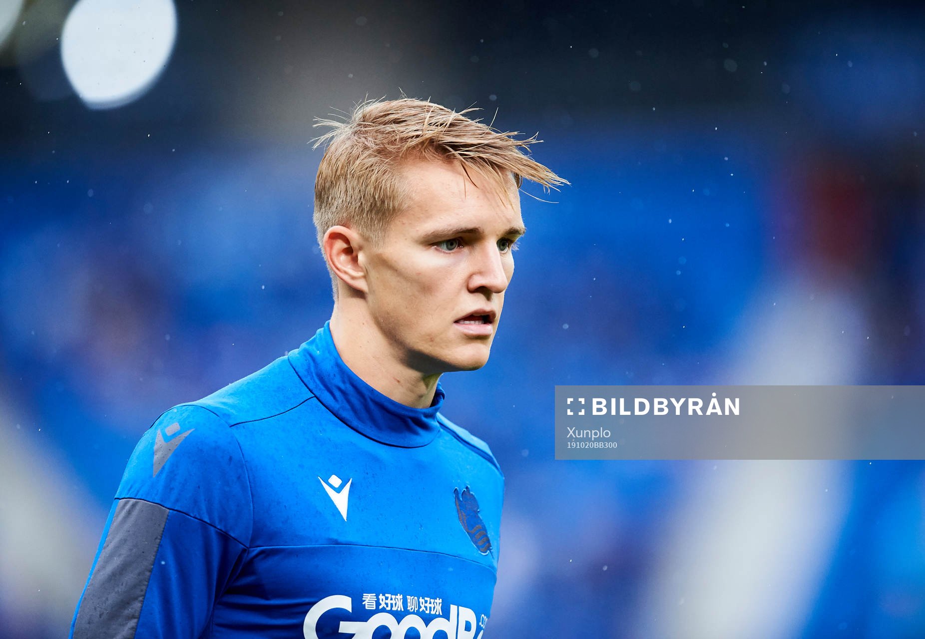 Martin Odegaard of Real Sociedad warms up