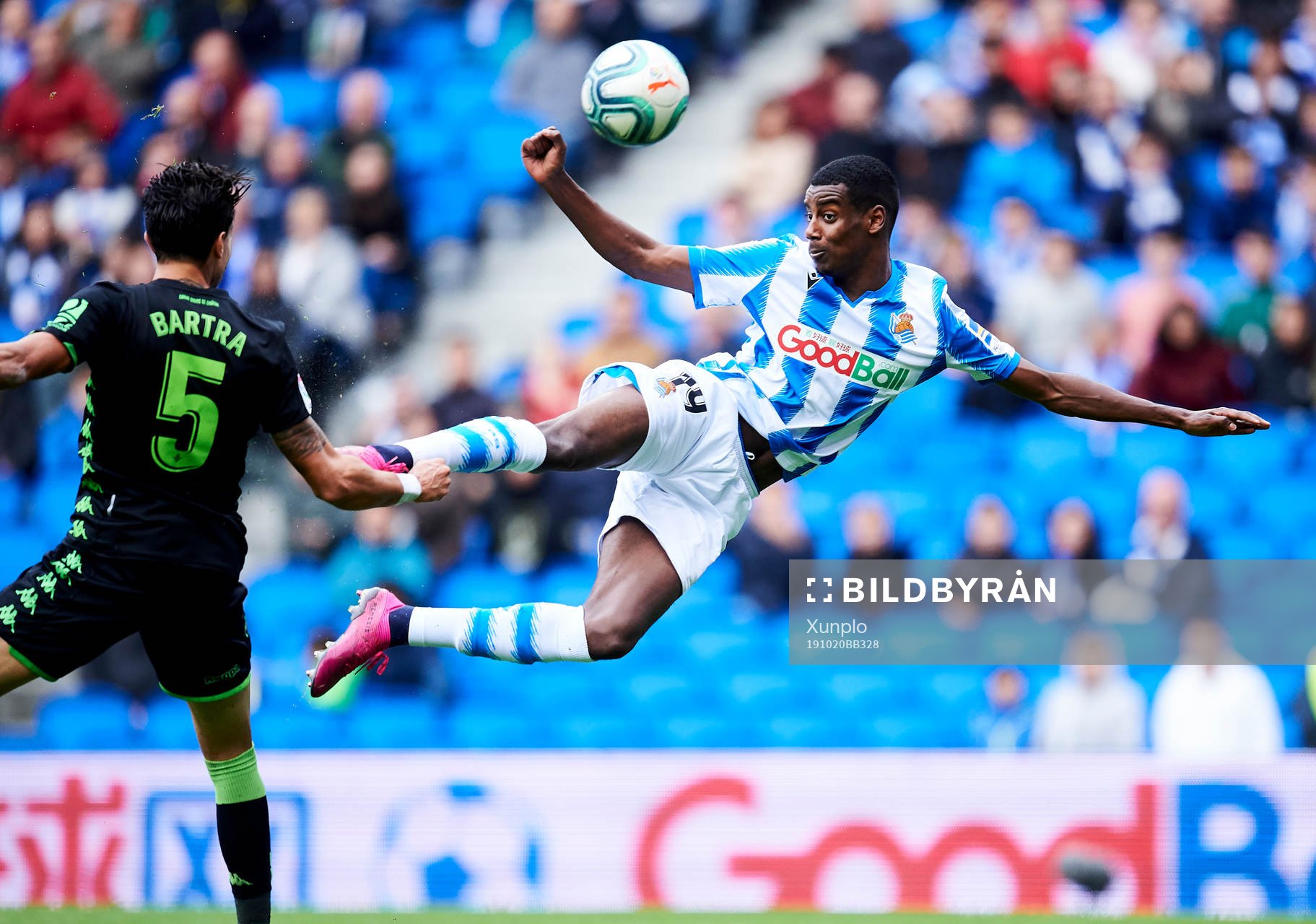 Alexander Isak of Real Sociedad battles for the ball with Marc Bartra of Real Betis Balompie during the La Liga match between Real Sociedad and Real Betis Balompie on October 20, 2019 in San Sebastian, Spain. 