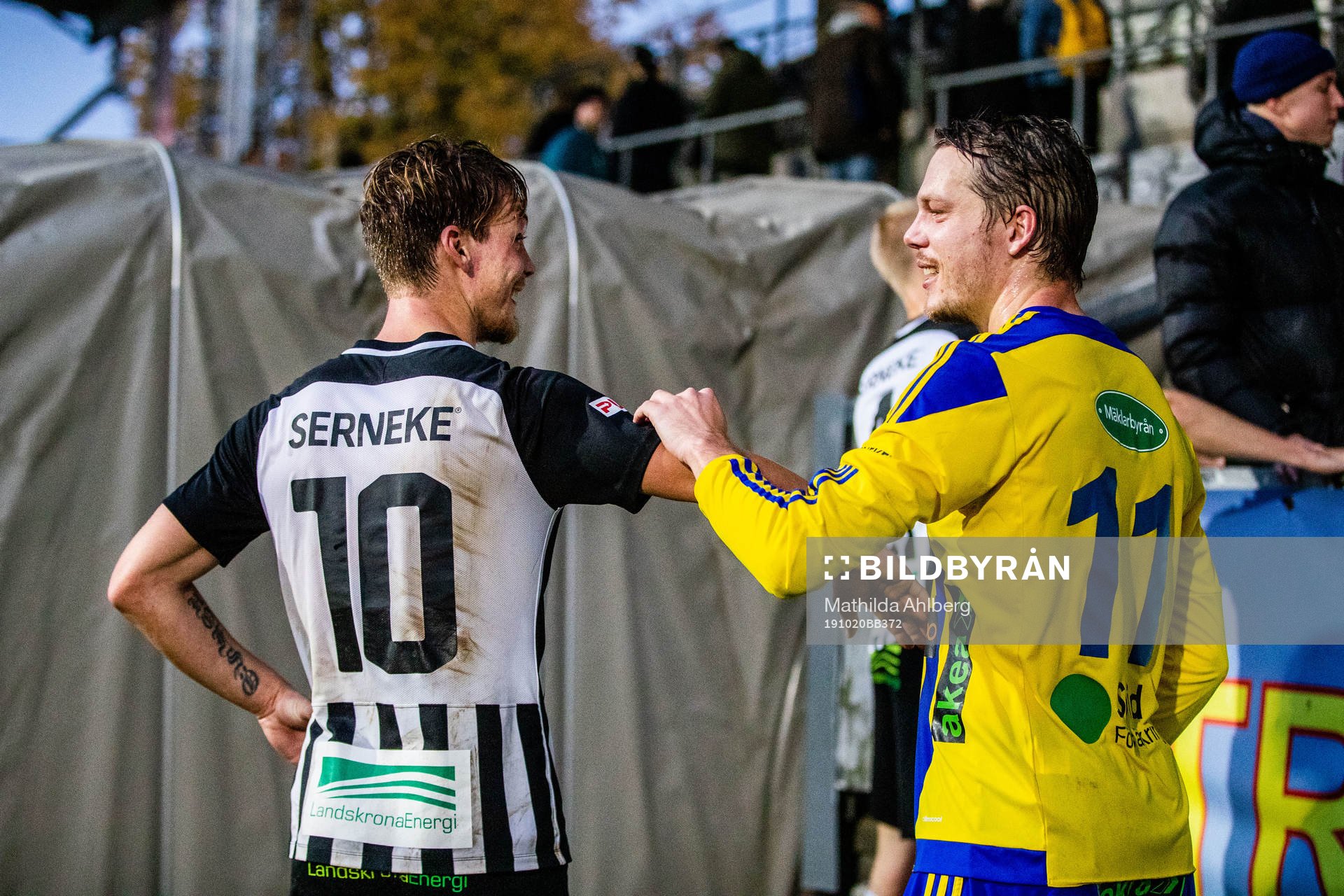 Landskronas Robin Hofsö och Eskilsminnes Jesper Larsson i