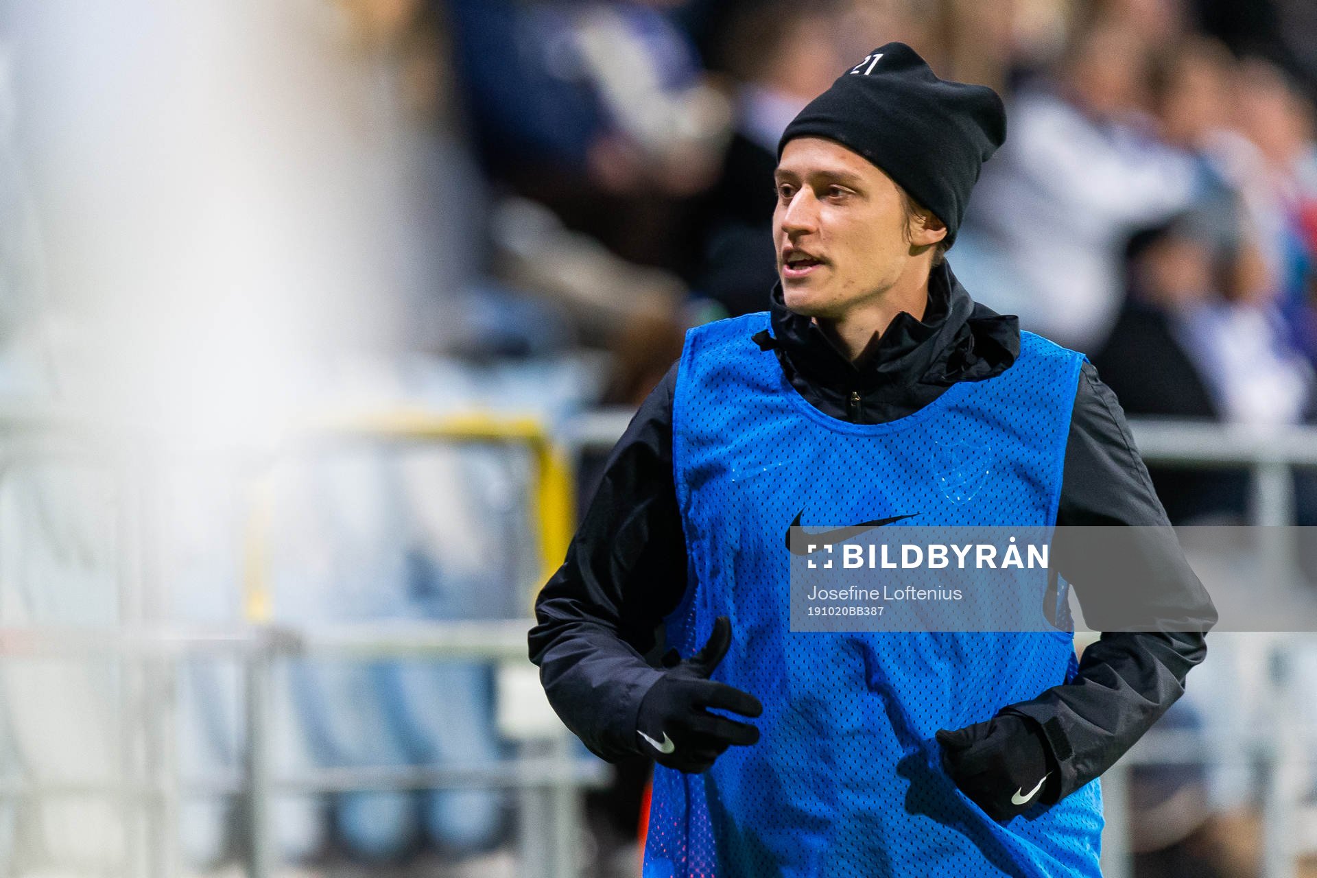 IFK Norrköpings Simon Thern värmer upp